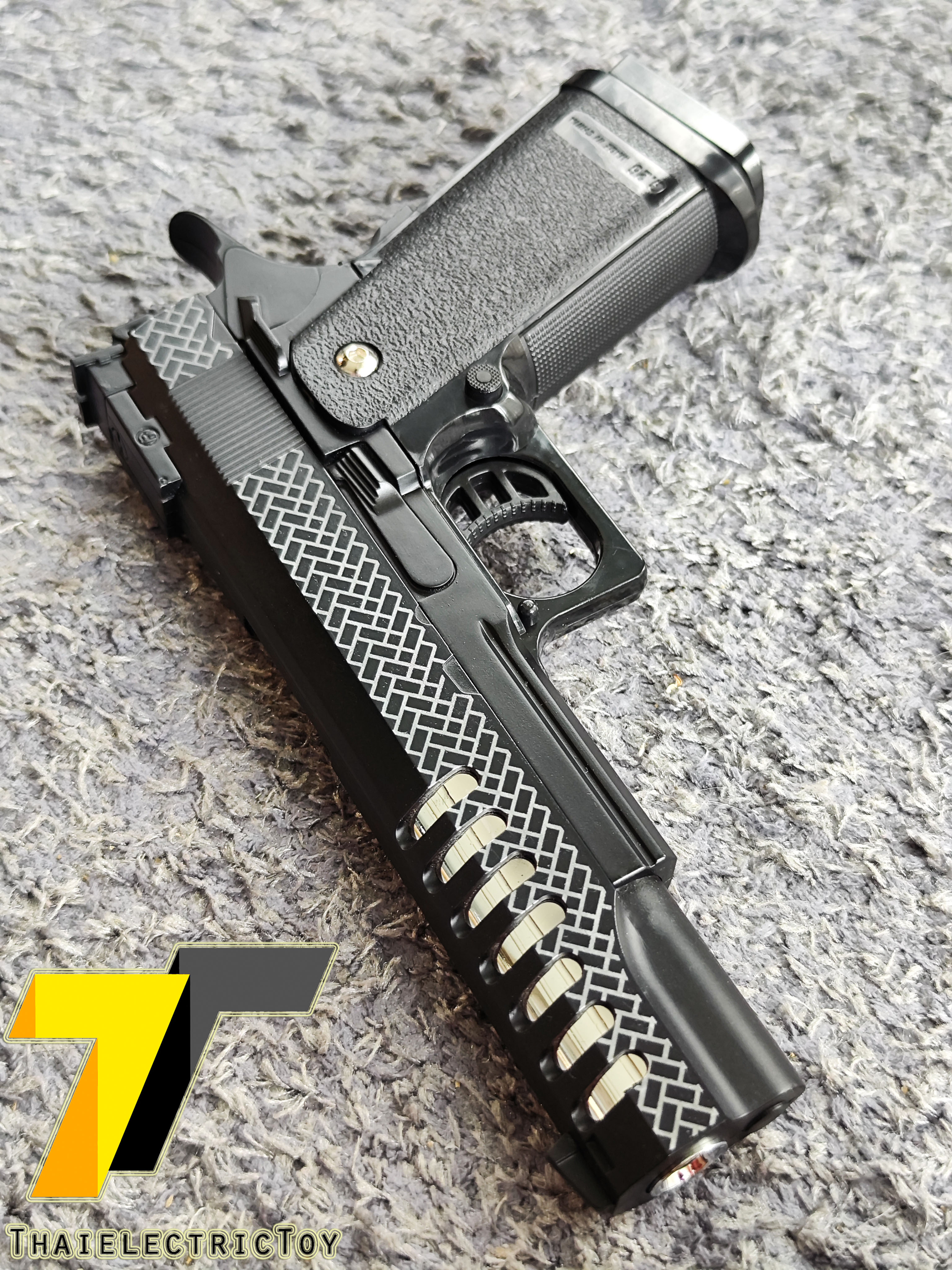 ปืนอัดลมเหล็ก K7-C ชักยิงทีล่ะนัด ลำกล้องยาว 7.5 นิ้ว หนัก 461 กรัม ใช้ลูกกระสุนพลาสติก 6 มิล