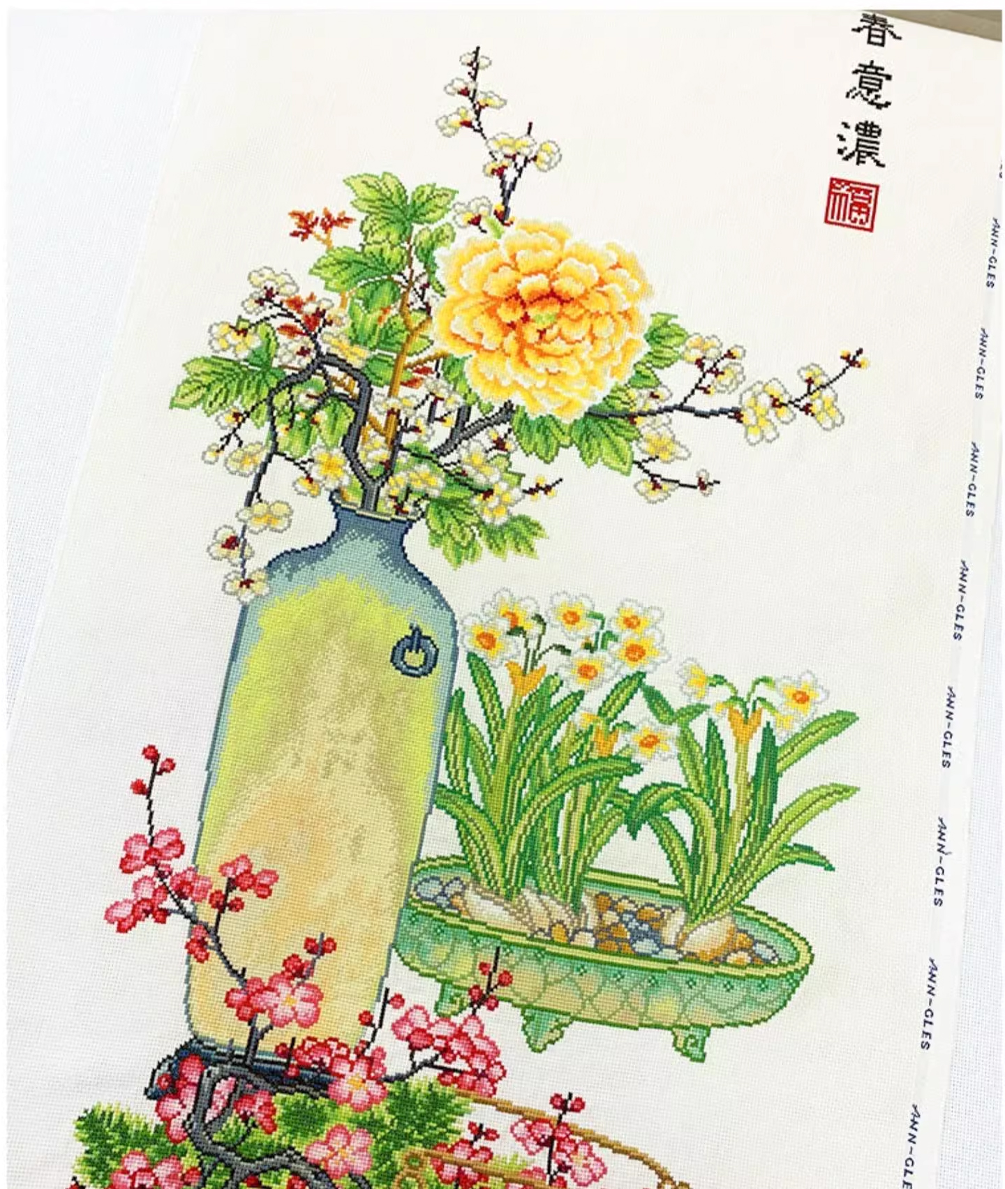 vase-1106 *สินค้าหมด* ชุดปักครอสติช ลายแจกันดอกไม้มงคล (ผ้าสีน้ำตาล ไม่มีเดินเส้น ผ้า11CTพิมพ์ลาย ปัก 3 เส้นเล็ก) ขนาด 63*110 ซม.ผ้าครอสติช 11CTพิมพ์ลายปักบนผ้า ไหมคอตตอน 45 สี ผังลาย เข็ม