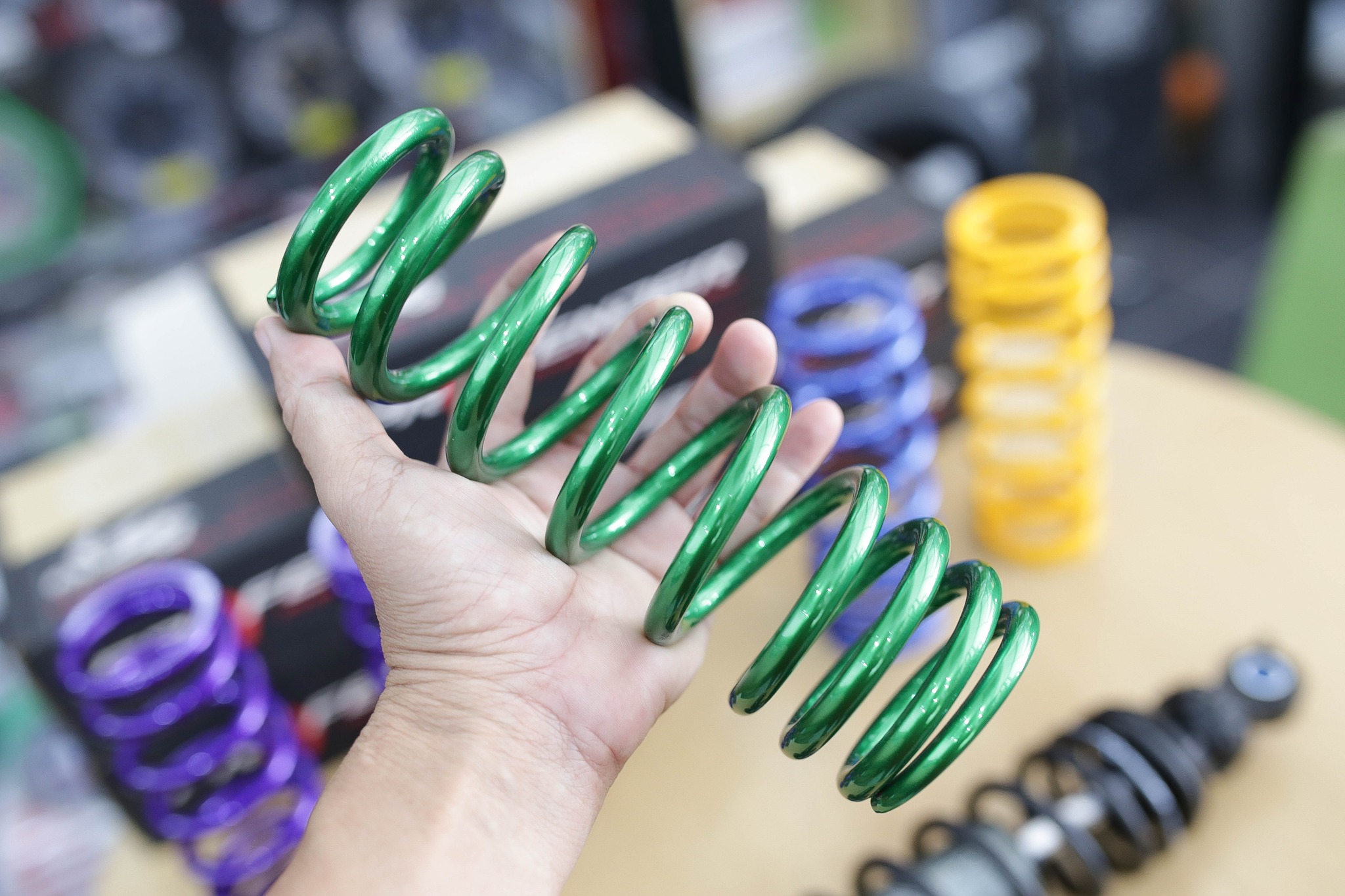 โช๊คหลัง Profender x series Xplusล่าสุด2025 GIORNO+ 320MM 300MM ราคา8900