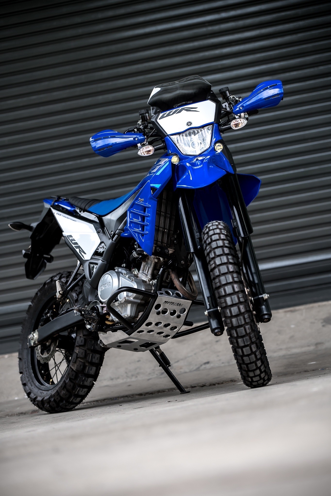 ชุดหน้ากากพร้อมไฟสปอร์ตไลท์ WR155 MOTOZAAA 2190฿