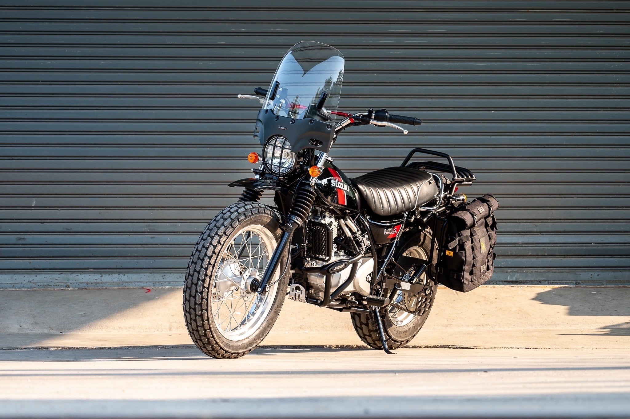 ของแต่ง Suzuki VanVan 200 MOTOZAAA VanVan200 / 125 1.ชิวหน้า V.1 2200฿ 2.ชิวหน้า V.2 2700฿ มีหน้ากาก 3.ชุดบังโคลนหน้า 2900฿ 4.แคชบาร์ 3990฿ ( มาพร้อมกันแคร้ง การ์ใต้ท้องเครื่อง ) 5. แร็คท้าย 3500฿ 6.แร็คกระเป๋าตัวใหญ่ 2100 ฿ 7.กระเป๋าข้างกันน้ำ 2690฿ 8.กั