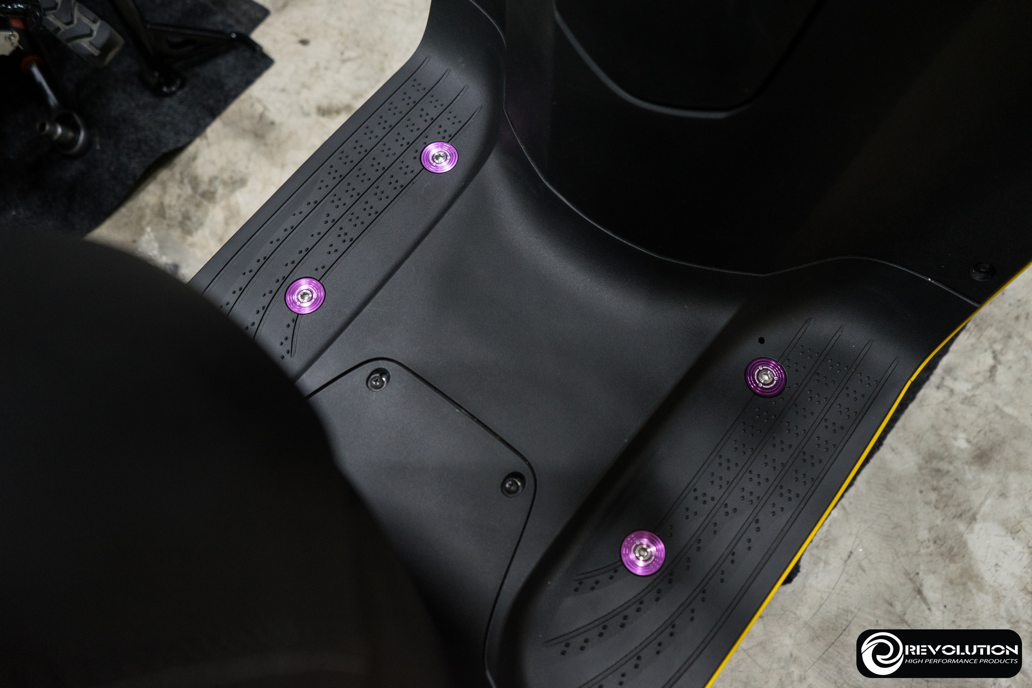 บู๊ชรองน็อตพื้นเหยียบ (มีเนียม) REVOLUTION GIORNO+