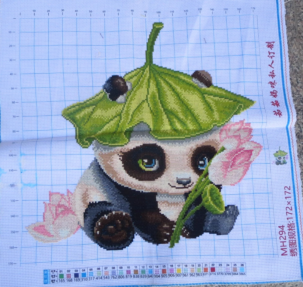 panda-1009 *สินค้าหมด* ชุดปักครอสติช ลายแพนด้าใบบัว (ไม่มีเดินเส้น ปักครั้งละ 3 เส้นเล็ก) ขนาด 50*50 ซม.ผ้าครอสติช 11 CTพิมพ์ลายปักบนผ้า ไหมคอตตอน 30 สี ผังลาย เข็ม
