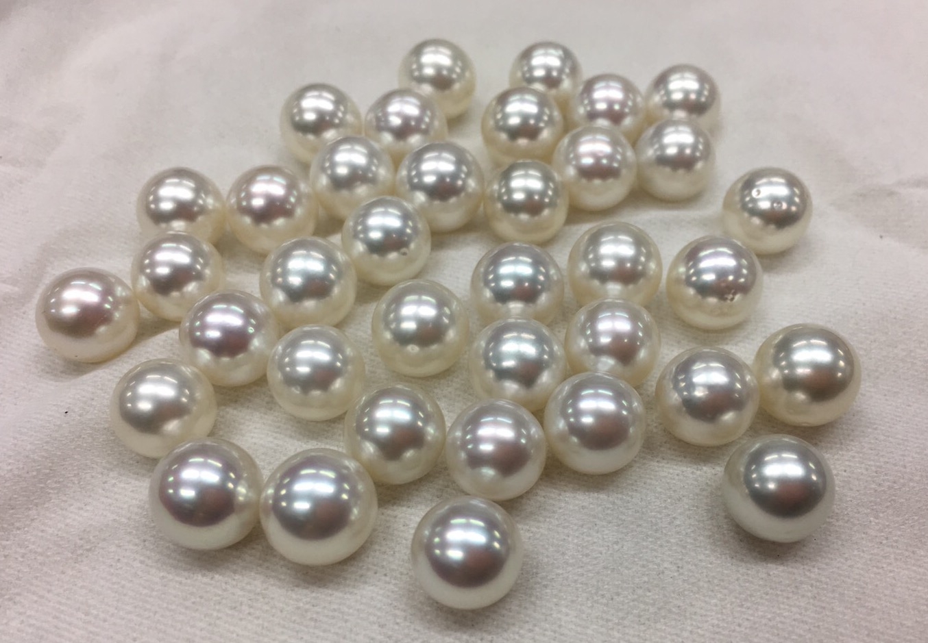 ต่างหูไข่มุก south sea ขนาด 10-11 มิล สีขาวอมชมพู เกรด AA++ ก้าน 14k