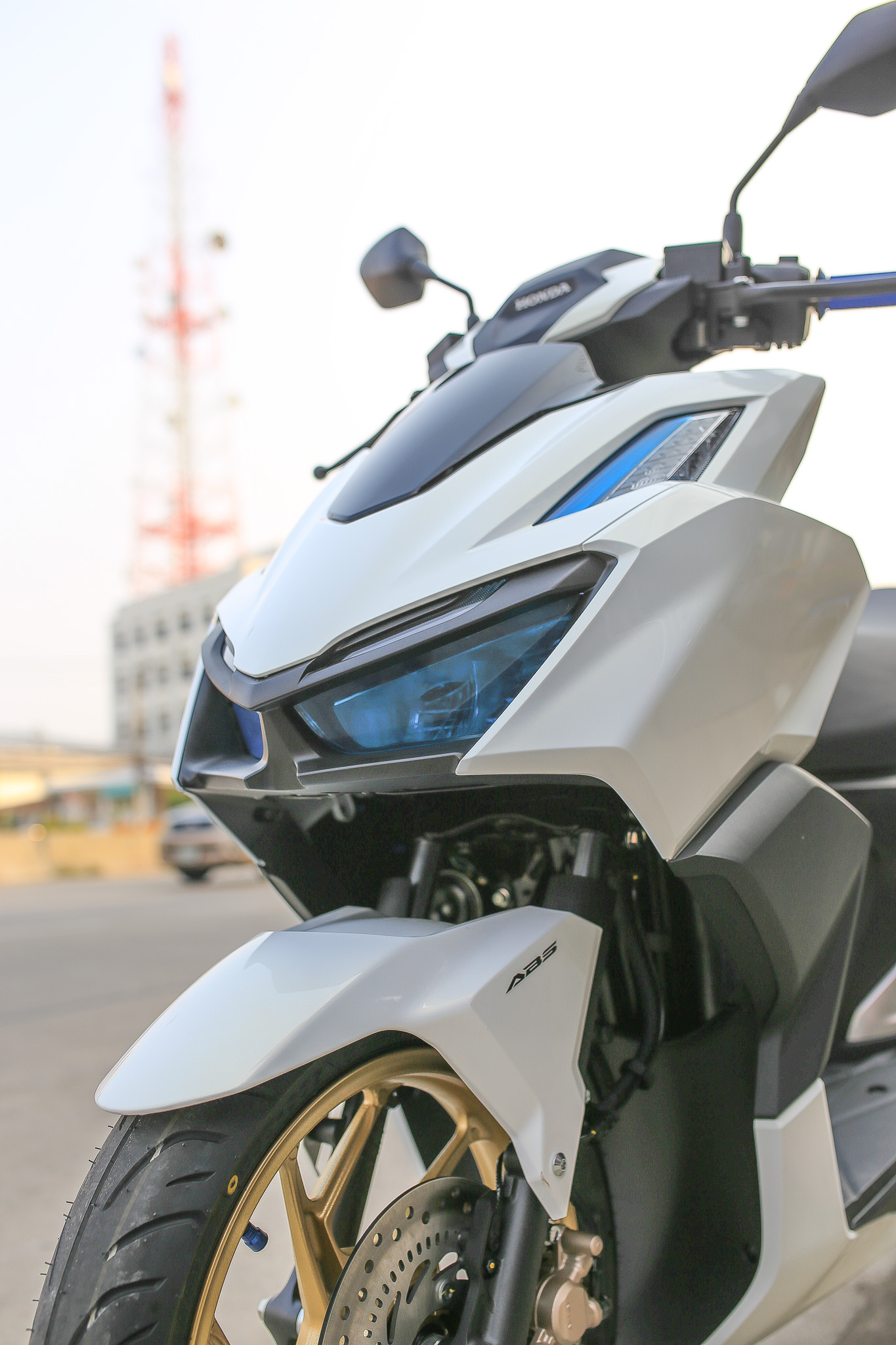 ฟิล์มไฟหรี่ click 160 มีสีชา น้ำเงิน แดง เหลือง ราคา80