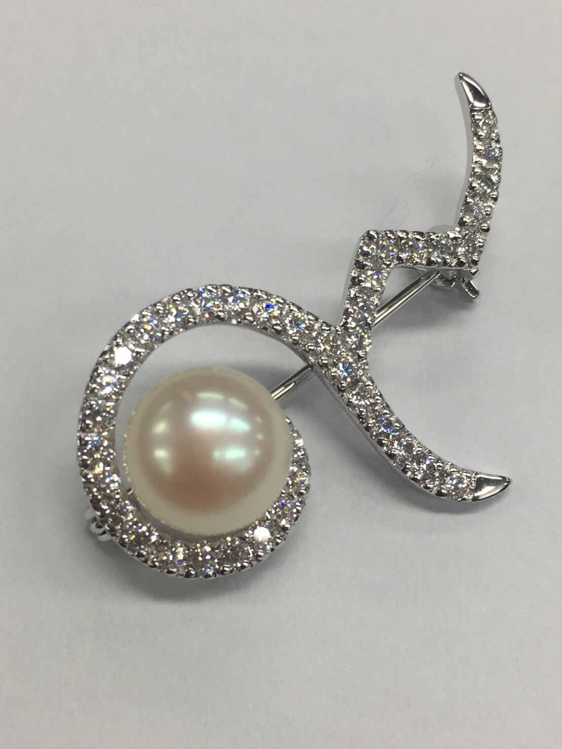 เข็มกลัดติดเสื้อ ไข่มุกแท้ แบบเลข 9