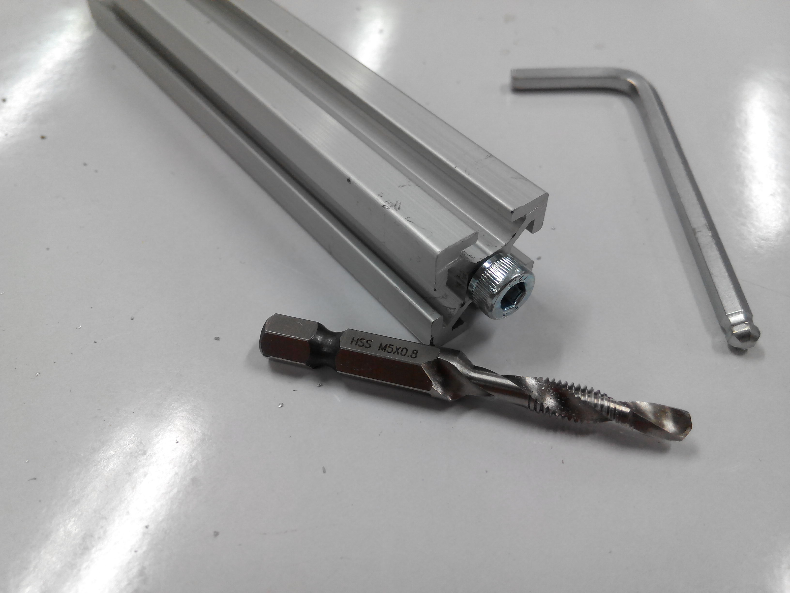 ดอกสว่านต๊าฟเกลี่ยว M10