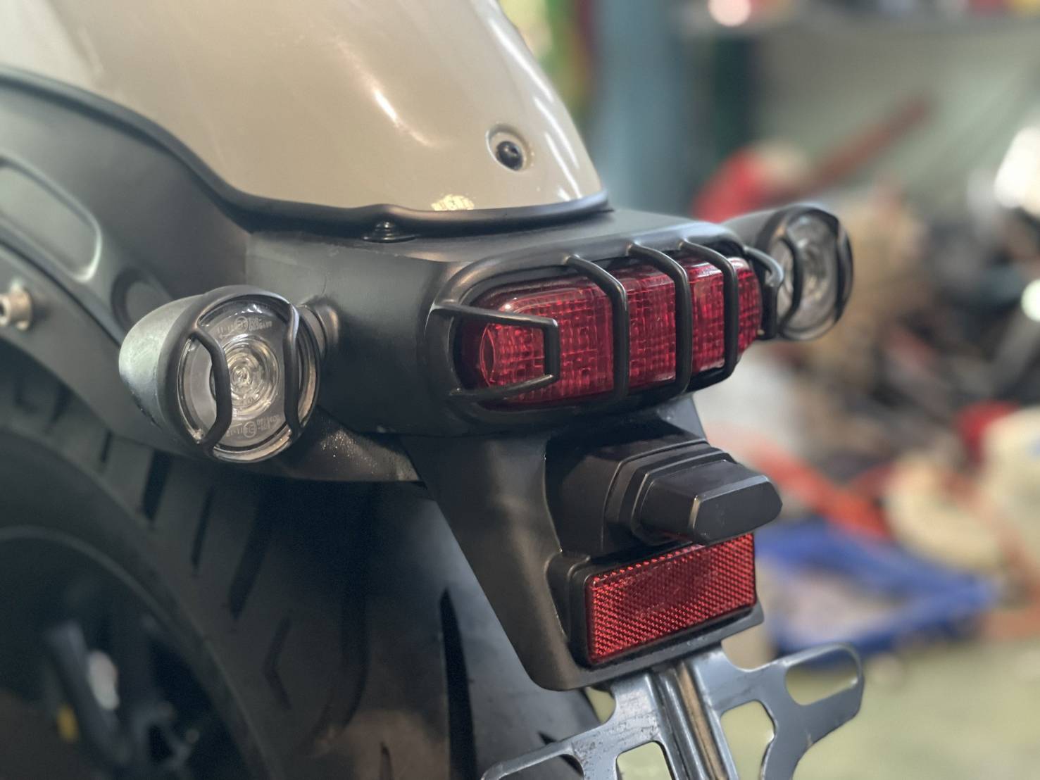 ครอบไฟท้าย Rear brake light cover For Rebel300/350