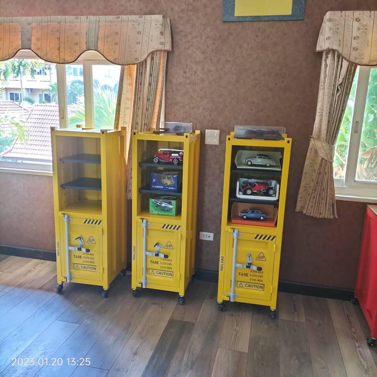 เฟอร์นิเจอร์และของแต่งบ้าน