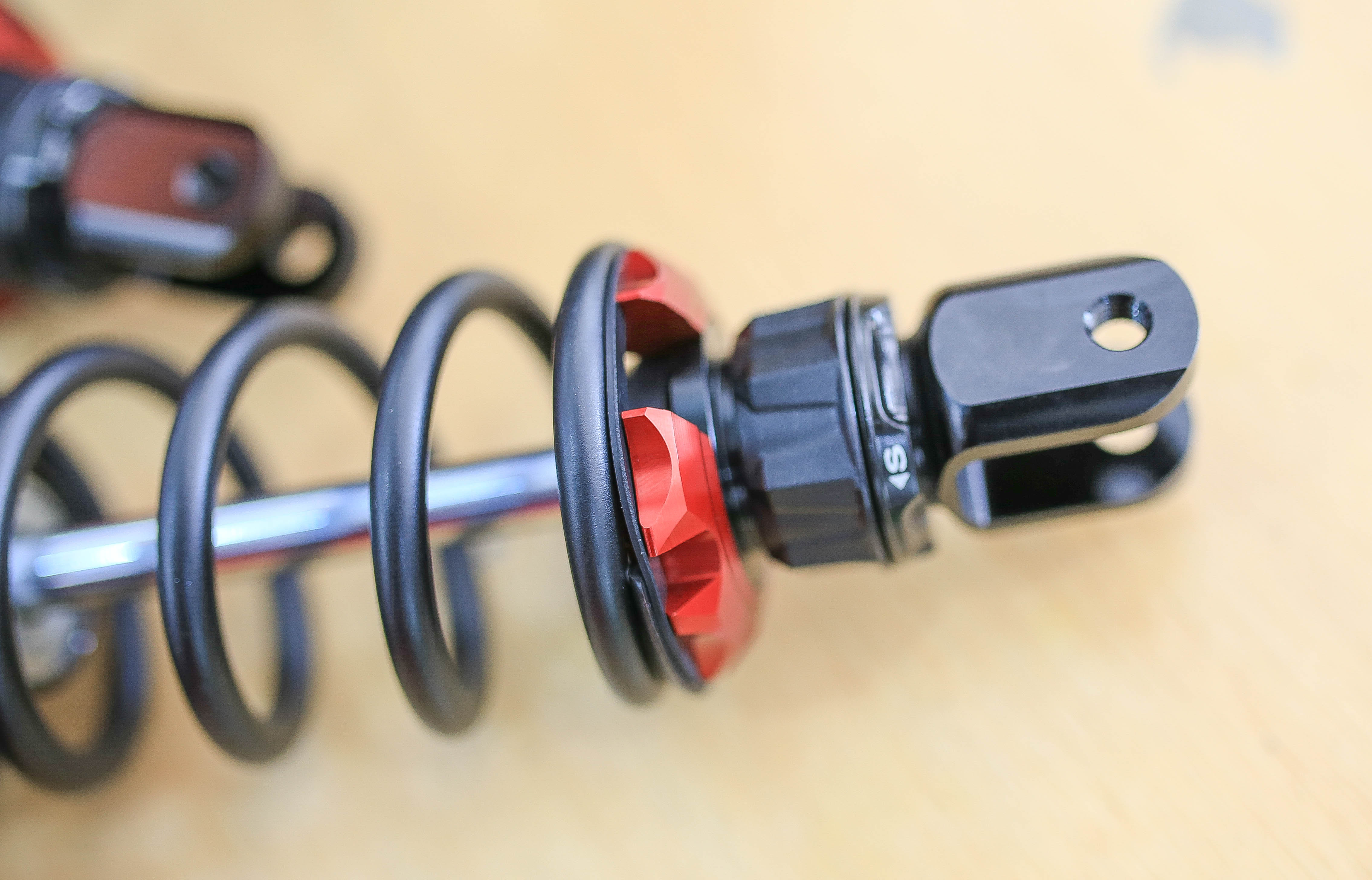 โช้ค YSS G-TX รุ่น Xmax300 BLACK SERIES TG302-350TRC 18AL88A 350mm.