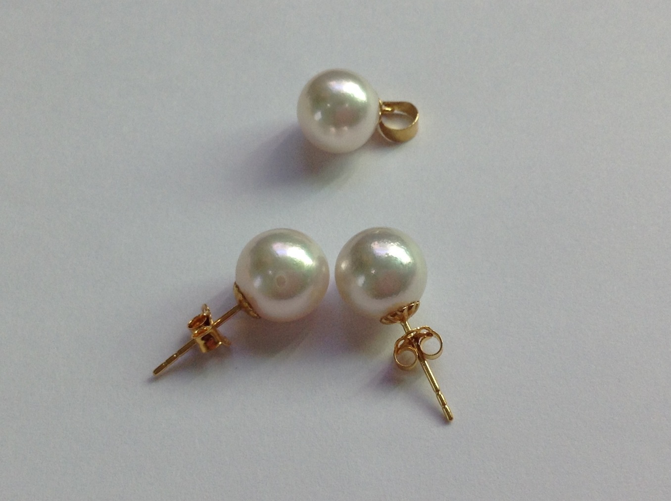 ราคาพิเศษ ชุดเซ็ตต่างหูและจี้ไข่มุกอะโกย่าญี่ปุ่นแท้ 9-9.5 มิล กลม ก้าน 14k AA