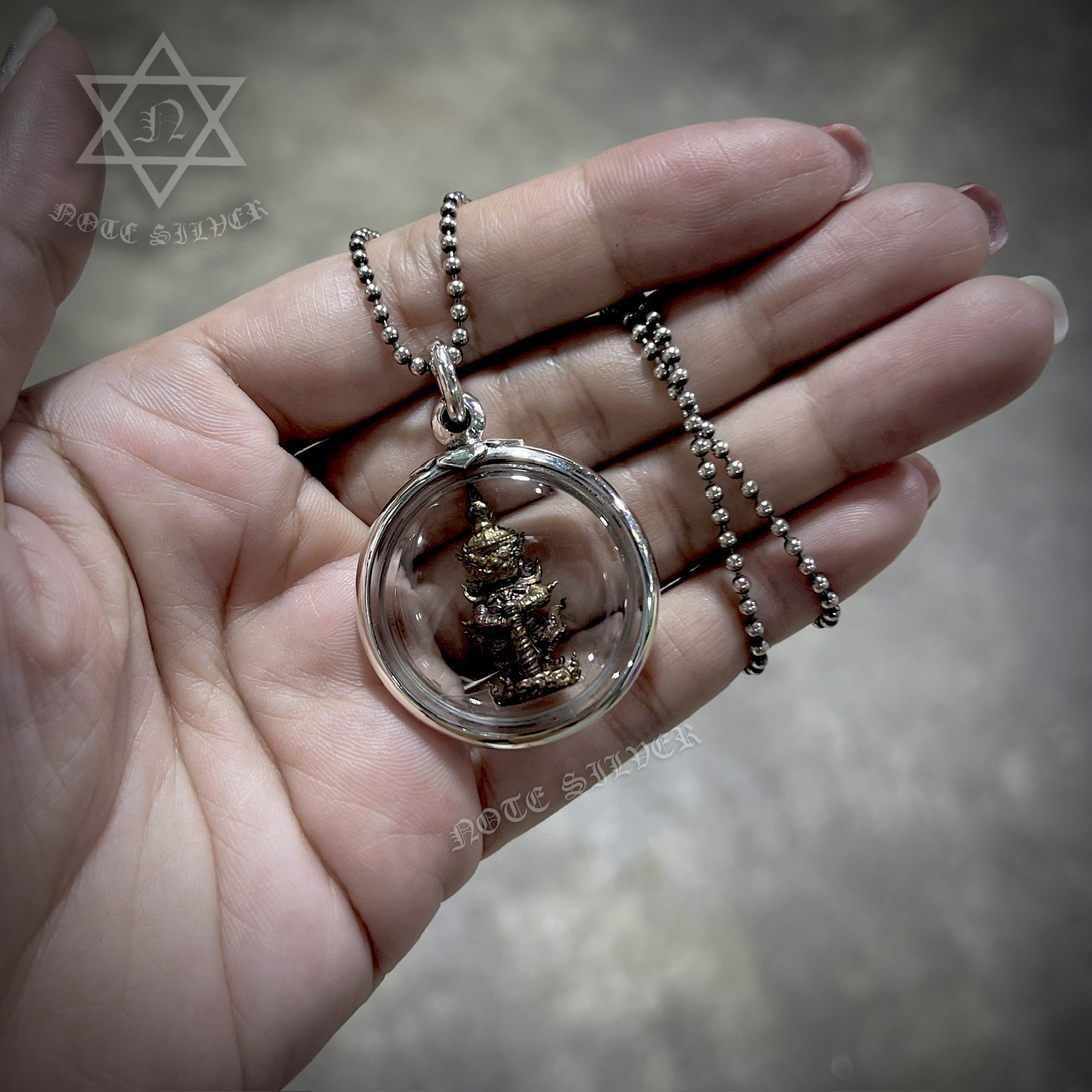 ออเดอร์เลี่ยมกรอบผ่าหวายเงินแท้ เท้าเวสสุวรรณ กรอบทรงกลมSterling Silver 925 NSSV3299