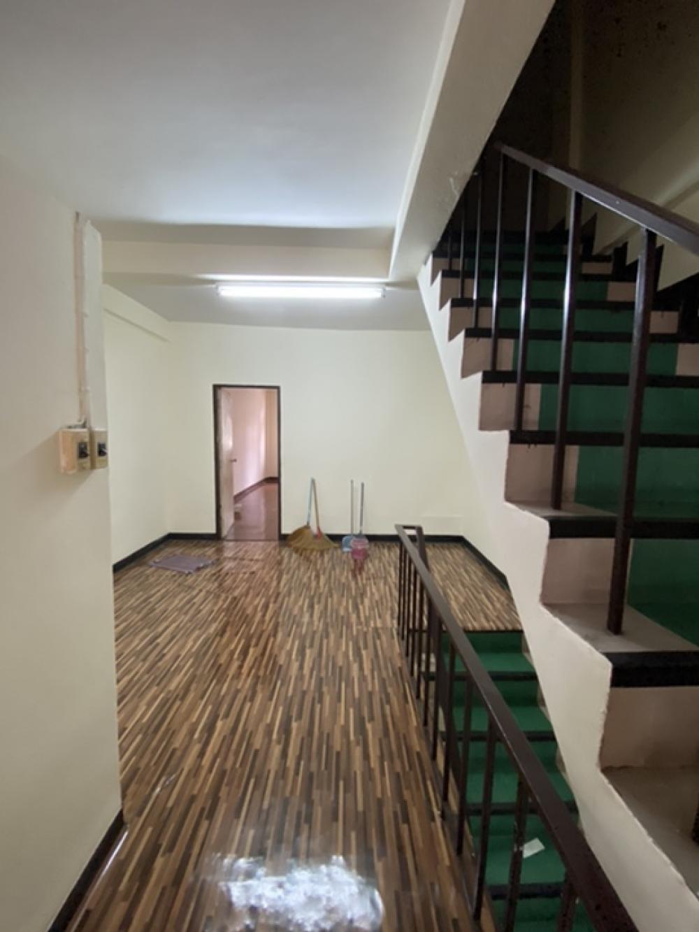 อาคารพาณิชย์ ประชาชื่น 27