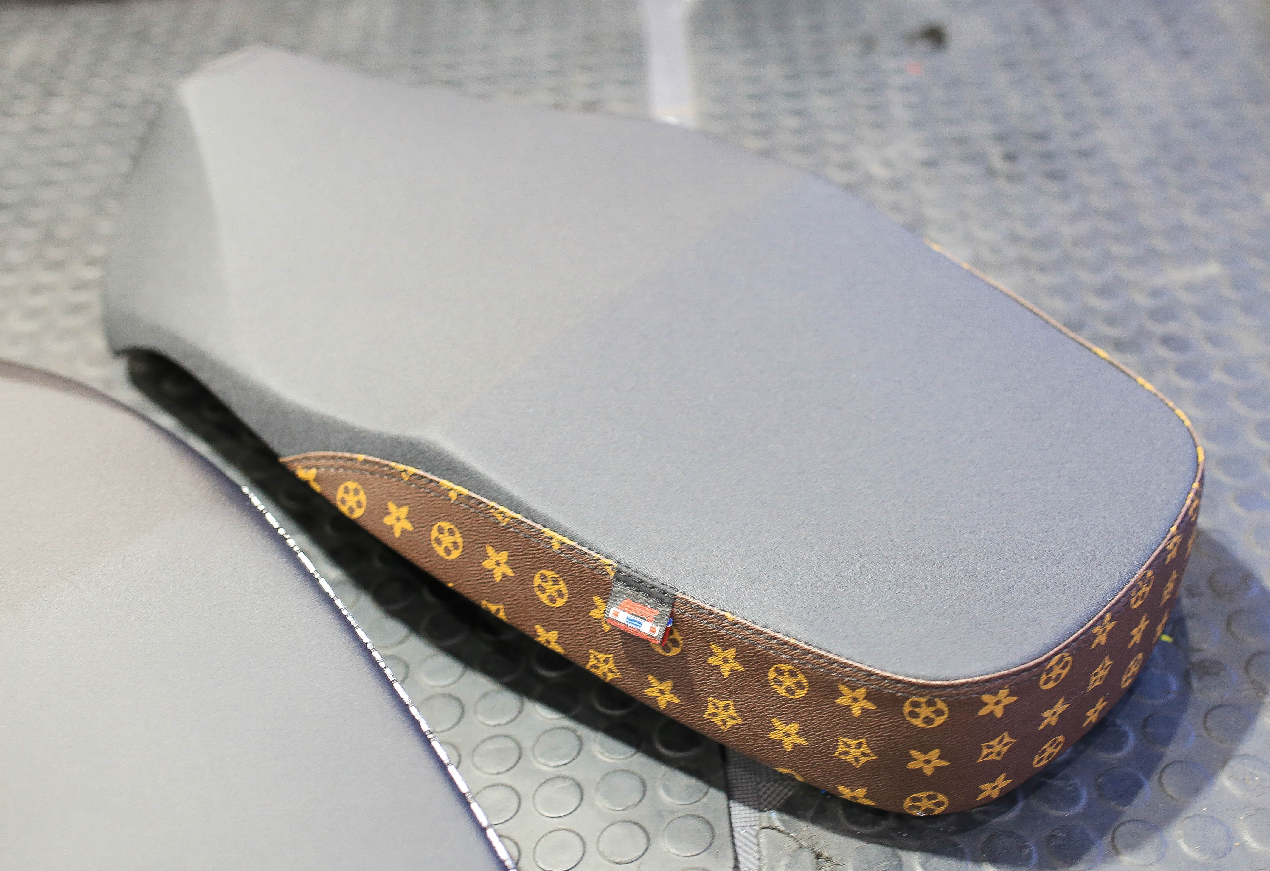 เบาะ Honda Giorno+ โครงเทียมตรงรุ่นเบาะ2ตอน หน่อยวัดด่าน มีหลายสี ราคาขายขาด1000