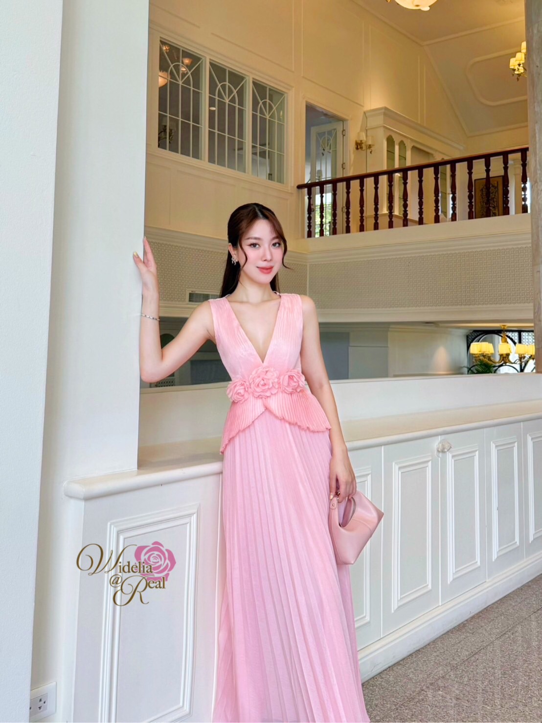 Korea Maxi dress แม็กซี่เดรสตัวยาว แขนกุด เอวมีเข็มกัดดอกไม้ 3 ดอก