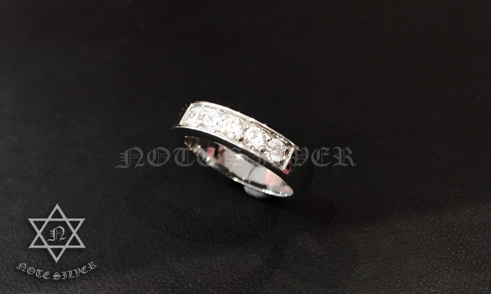 แหวนเงินแท้ ทรงผู้ชาย ฝังเพชรเกรดพรีเมี่ยม ชุบทองคำขาวแท้ NSRG1868