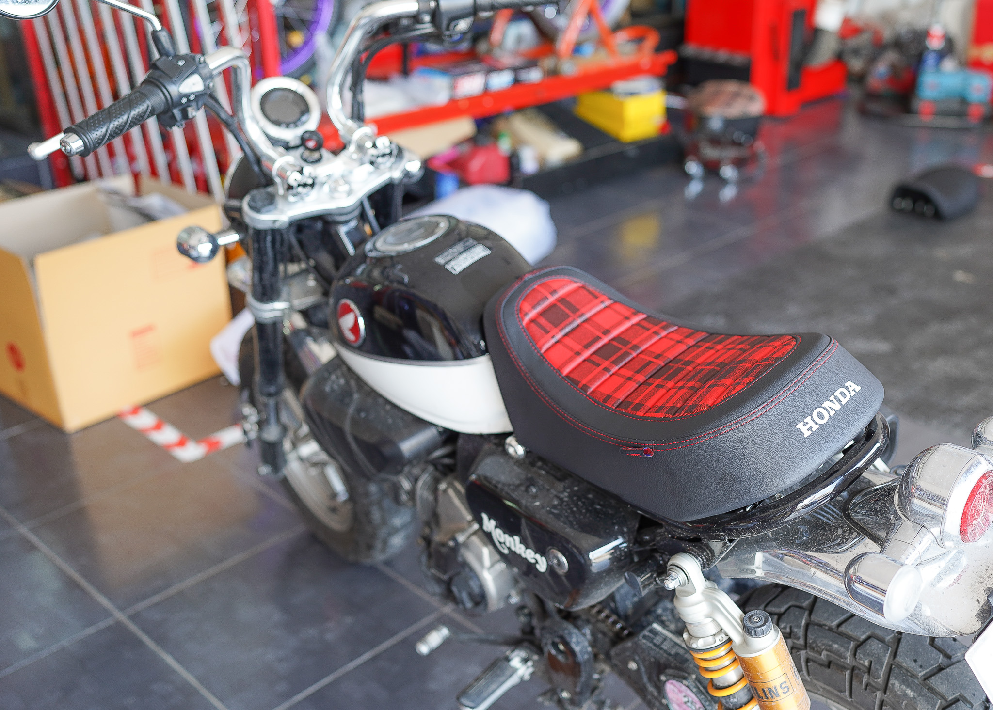 เบาะ HONDA MONKEY 125 หน่อยวัดด่าน ลายสก็อตแดง ราคา2500