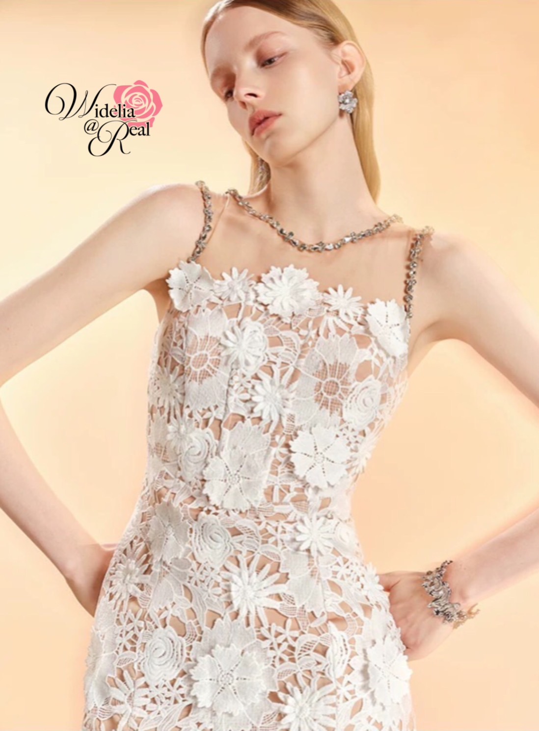 Korea Dress เดรสแขนกุด ทรงเข้ารูป เย็บขอบด้วยเพชร