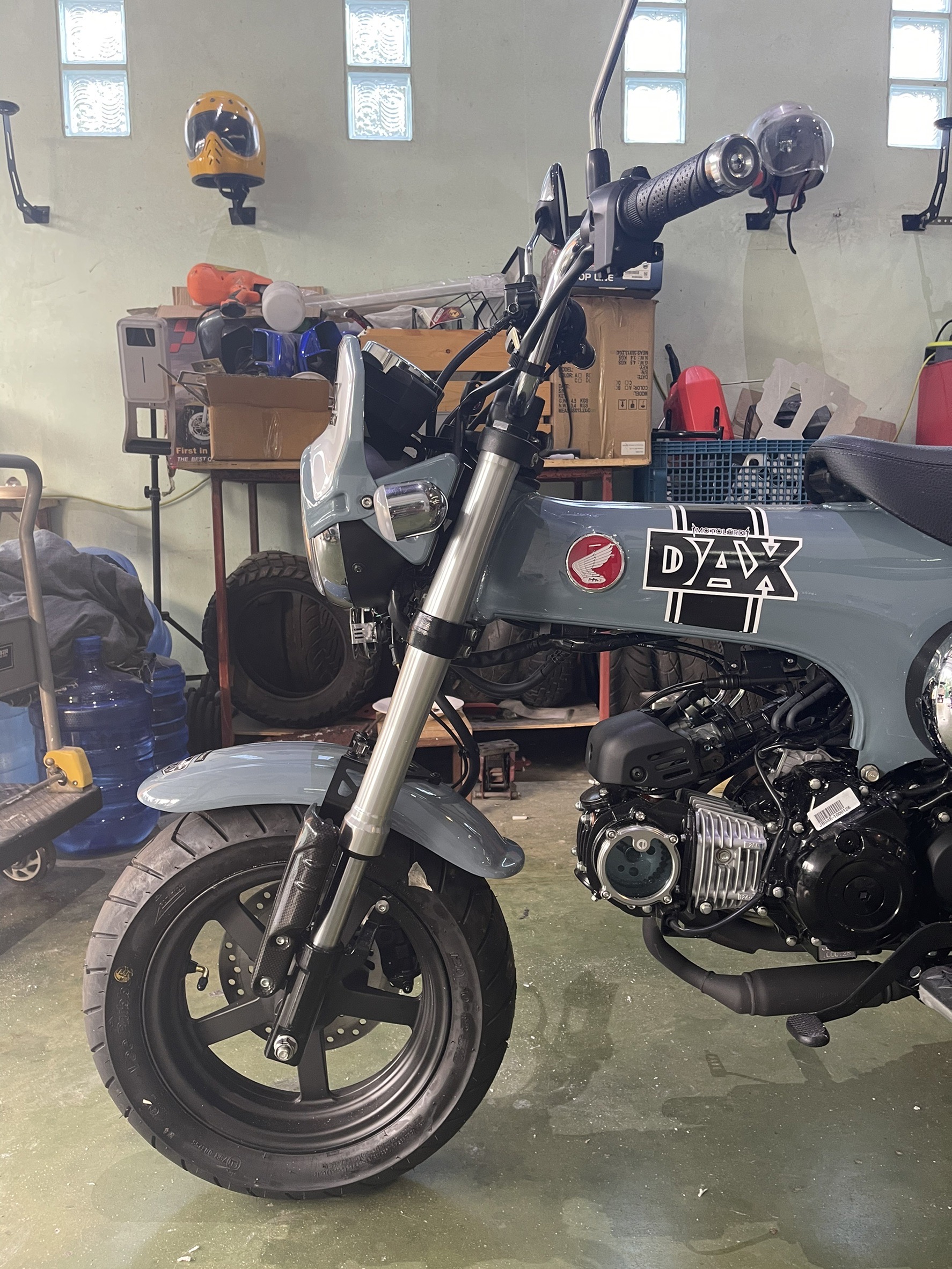 บังโคลนหน้าทรงต่ำ MotolordD Dax125 Low front fender Dax125 2,500฿(งานสี/ลายเคฟล่า) 2,900฿ (พ่นสีโครมเมียม)