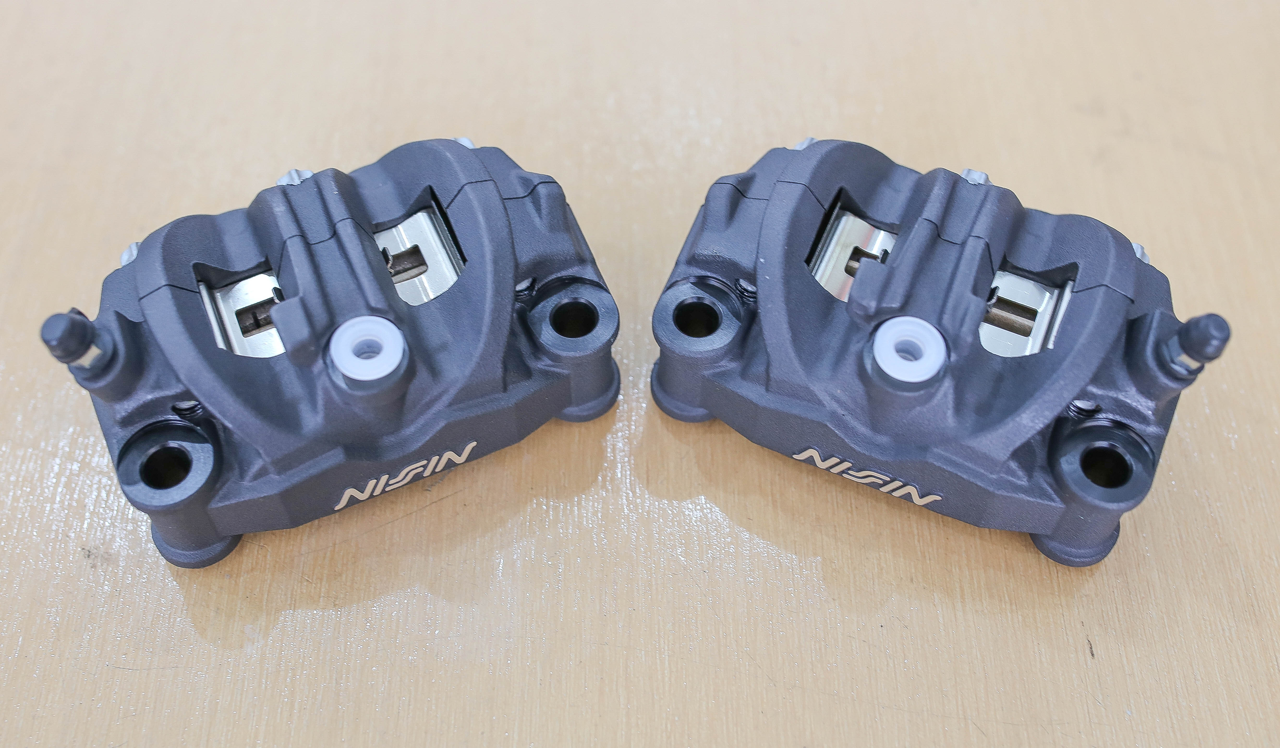 ปั๊มเบรค Nissin 4Potแท้ cbr650R ซ้าย/ขวา เบิกศูนย์แถมผ้าเบรคแท้ ราคา3000ต่อข้าง