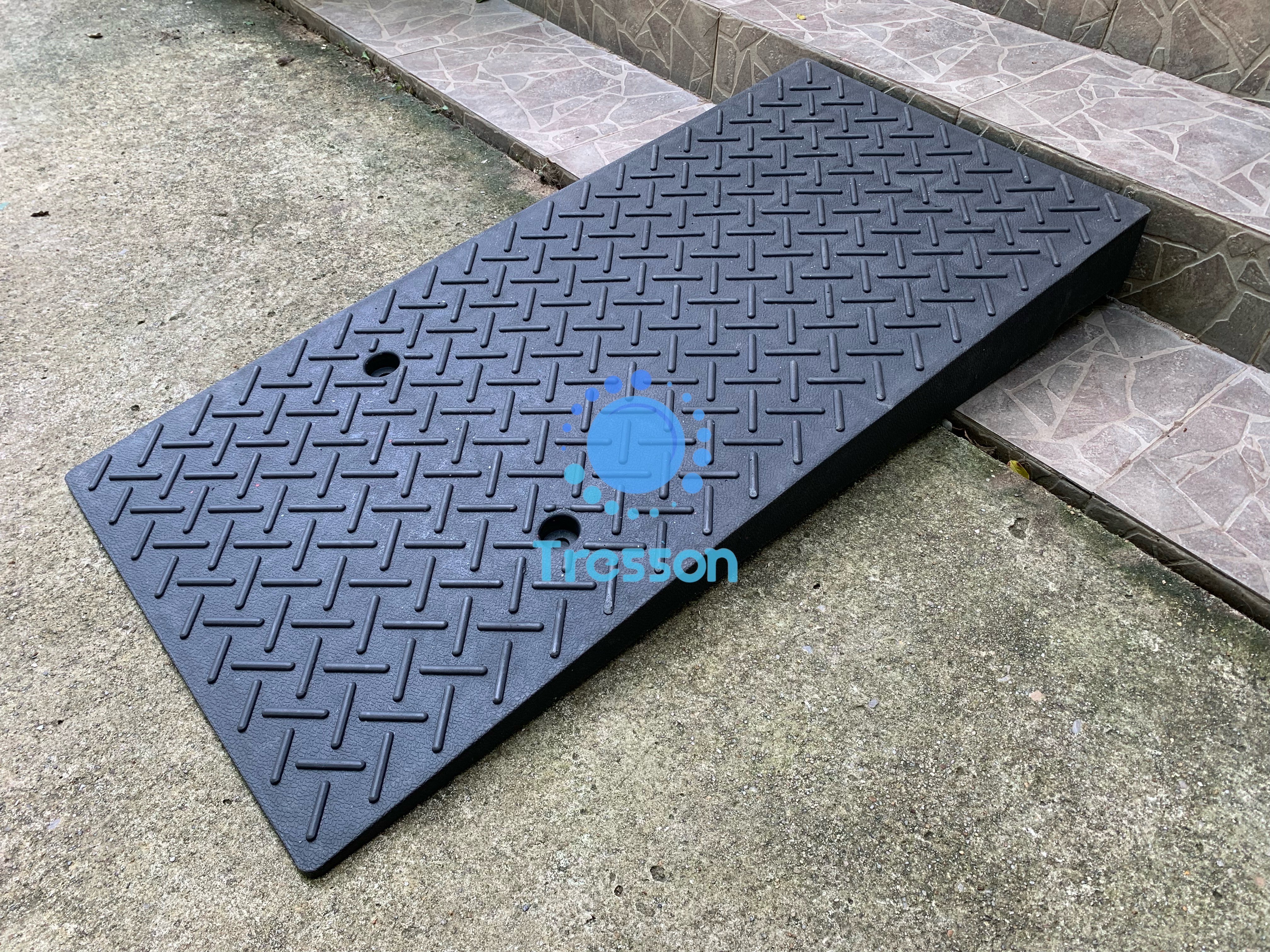 ทางลาดยางปีนฟุตบาท ขนาด กxยxส 50-100-(10-30 cm.) ยางชนิดเกรดA