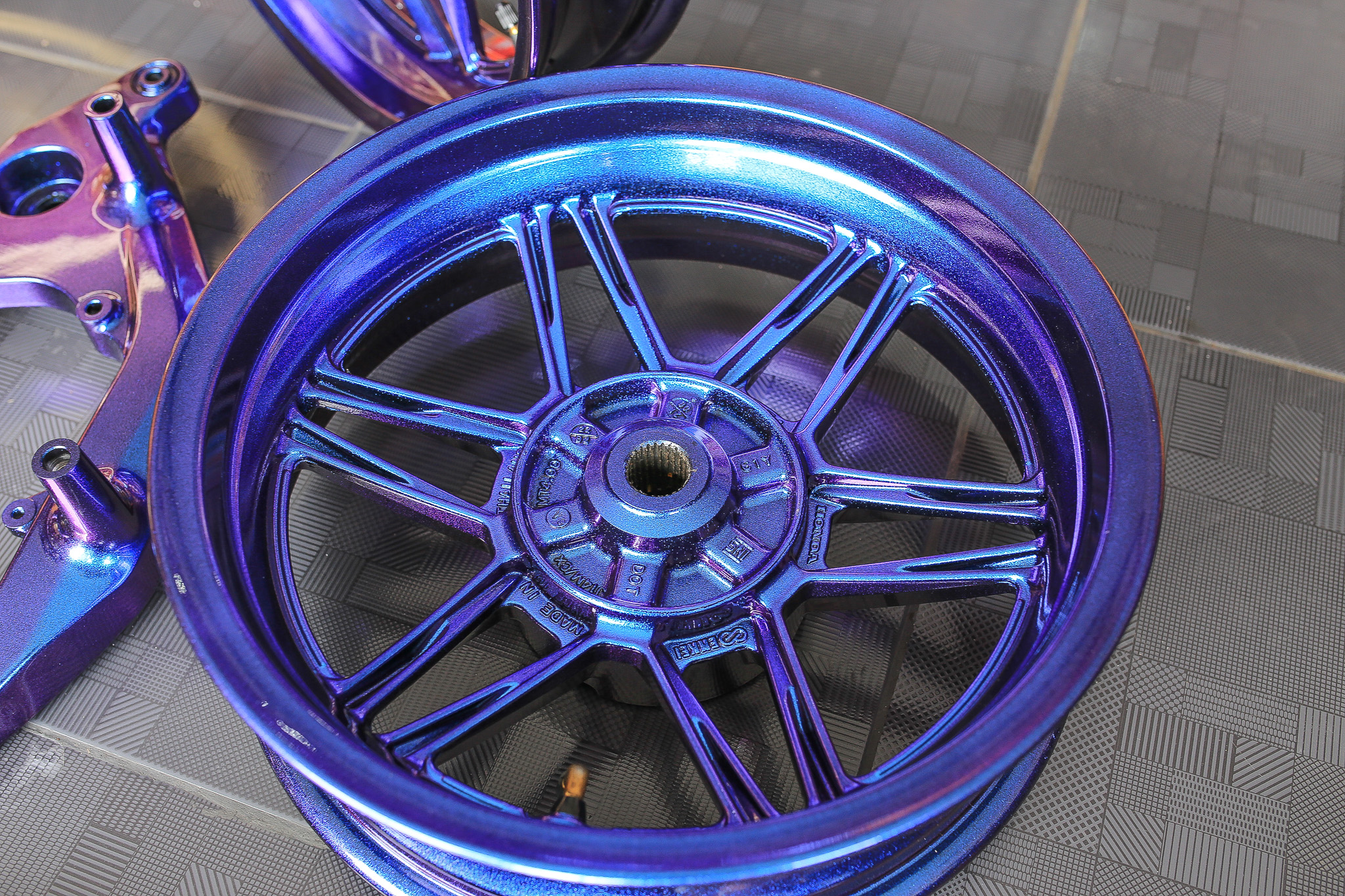 ✅ล้อสีม่วงเอฟเฟค ราคาสับพร้อมใส่พร้อมถ่วง 3000 บาท ✅ล้อสีทอง แดง น้ำเงิน ราคาสับพร้อมใส่พร้อมถ่วง 2800 บาท