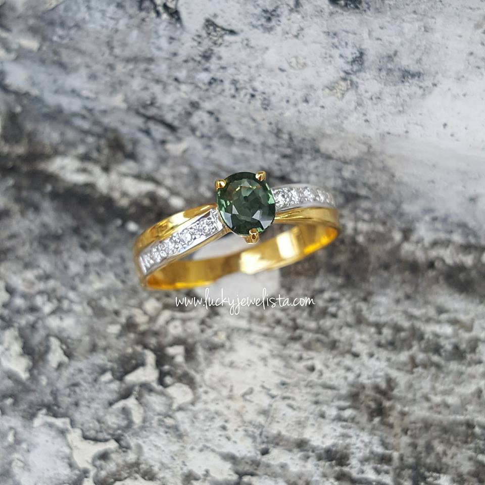 แหวนพลอยเขียวส่องบางกะจะ Green sapphire