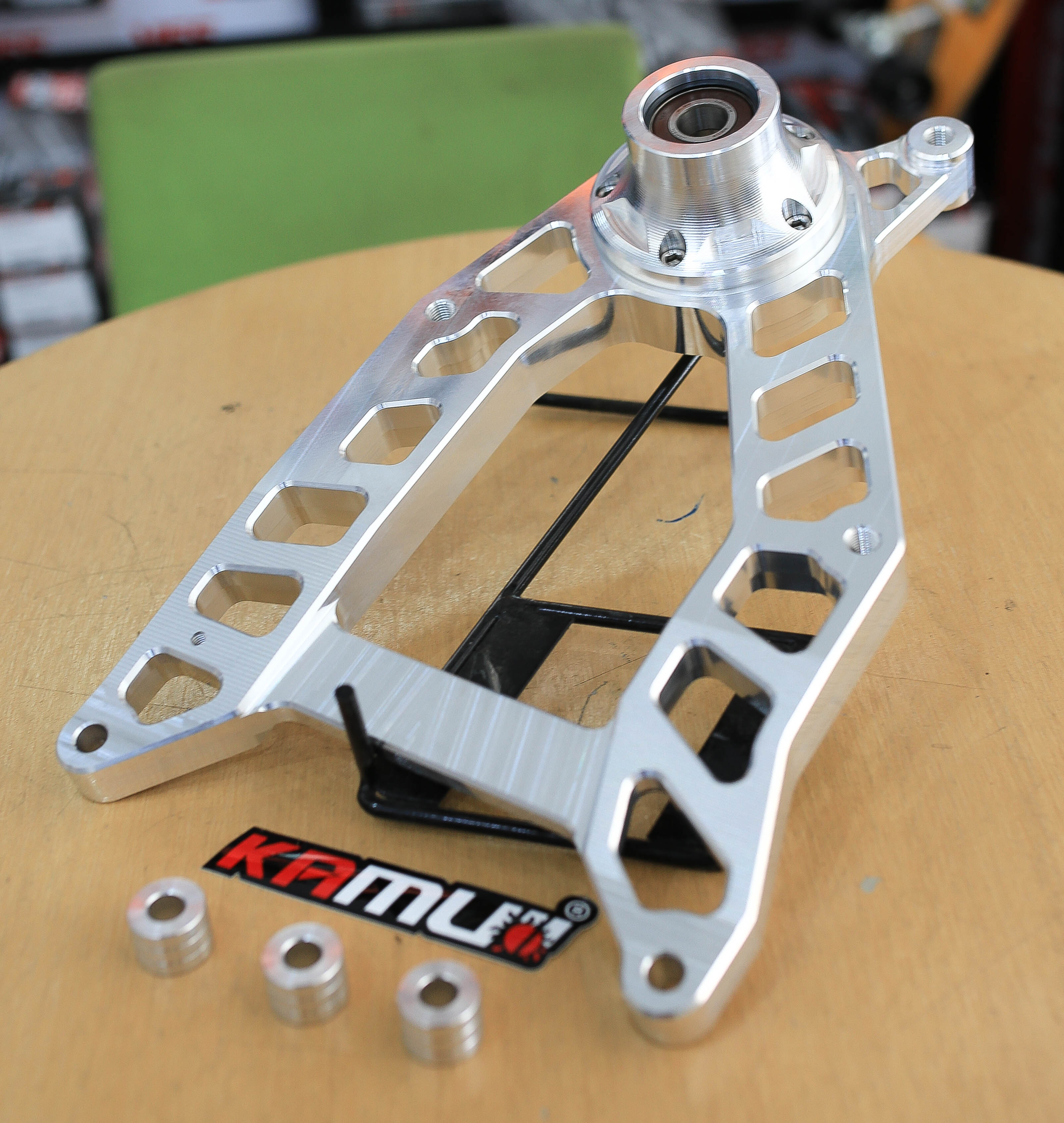 สวิงอาร์ม CNC ตรงรุ่น GIORNO+ - งานตรงรุ่น ไม่ต้องแปลงรถ - งานไทยแท้ เกรดพรีเมี่ยม - ผลิตจากวัตถุดิบคุณภาพสูงด้วยเครื่องจักรที่ทันสมัย - มีความสวยงาม แข็งแรง ทนทาน ไม่มีไม่ได้แล้ว ราคา 7500 บาท