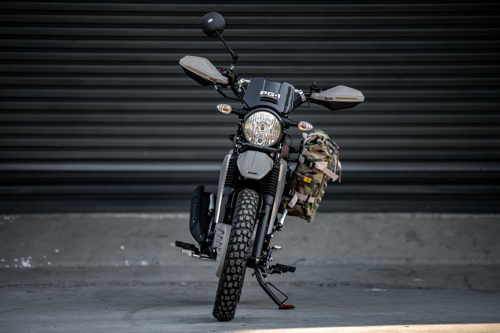 PG-1 1.) ครอบไฟหน้า Headlight cover. 1,590฿ 2.) ครอบไฟเบรค Rear brake light cover. 1,290฿ 3.) ชิวหน้า V1 Headbrand Windshield V1 1,590฿ 4.) กาบ อกบังหัวฉีด Side fairing cover. 1990฿ 5.) กันลาย V1 Mid frame protector. 1990฿ 6.) ชุดบังโคลนหน้าScrambler Full