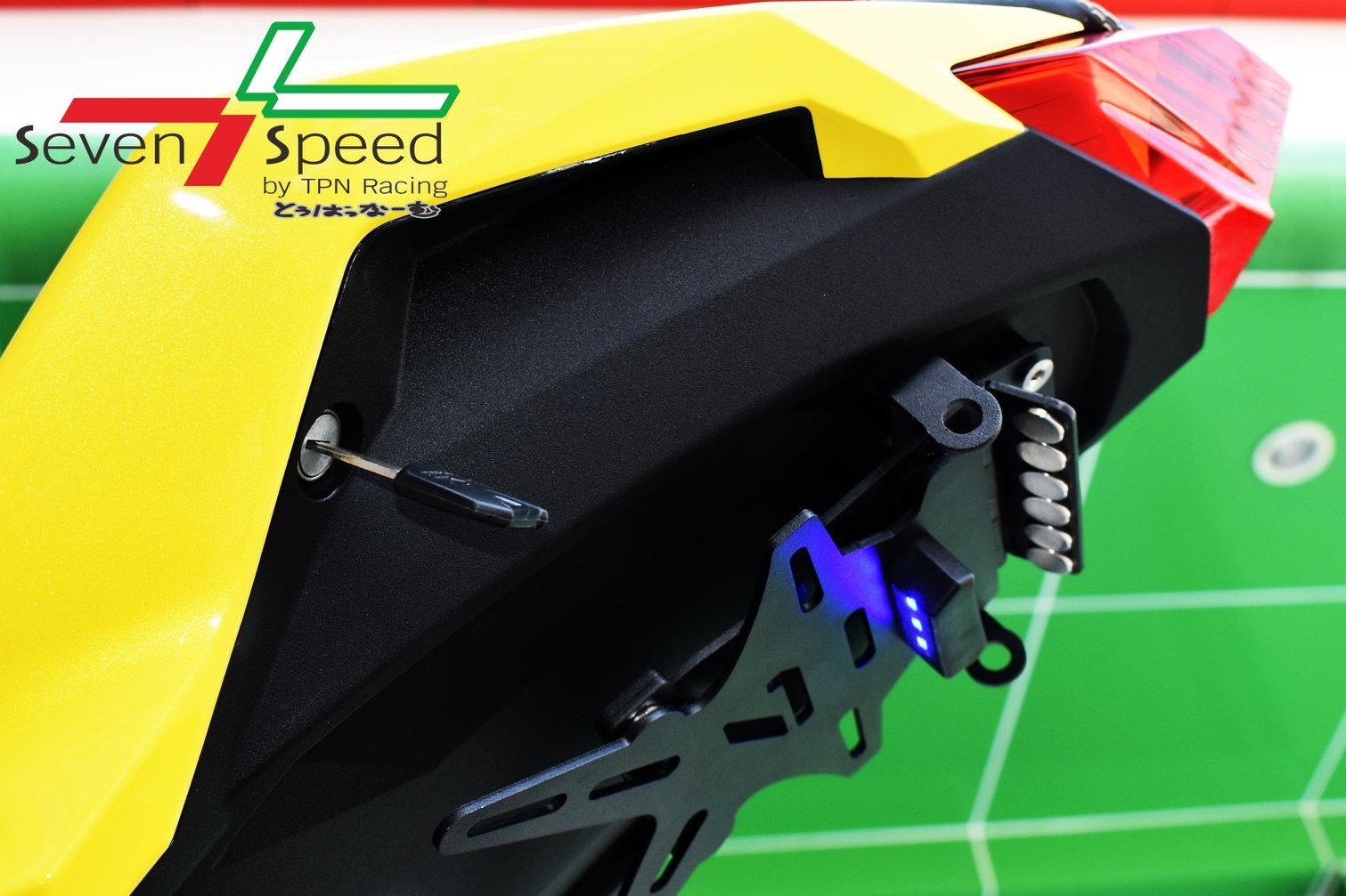 ชุดท้ายสั้นแม่เหล็กพับได้ มีไฟส่องป้าย LED พร้อมหูจับไฟเลี้ยว รุ่น Kawasaki Z-300 Foldable Tail Tidy LED for Kawasaki Z-300