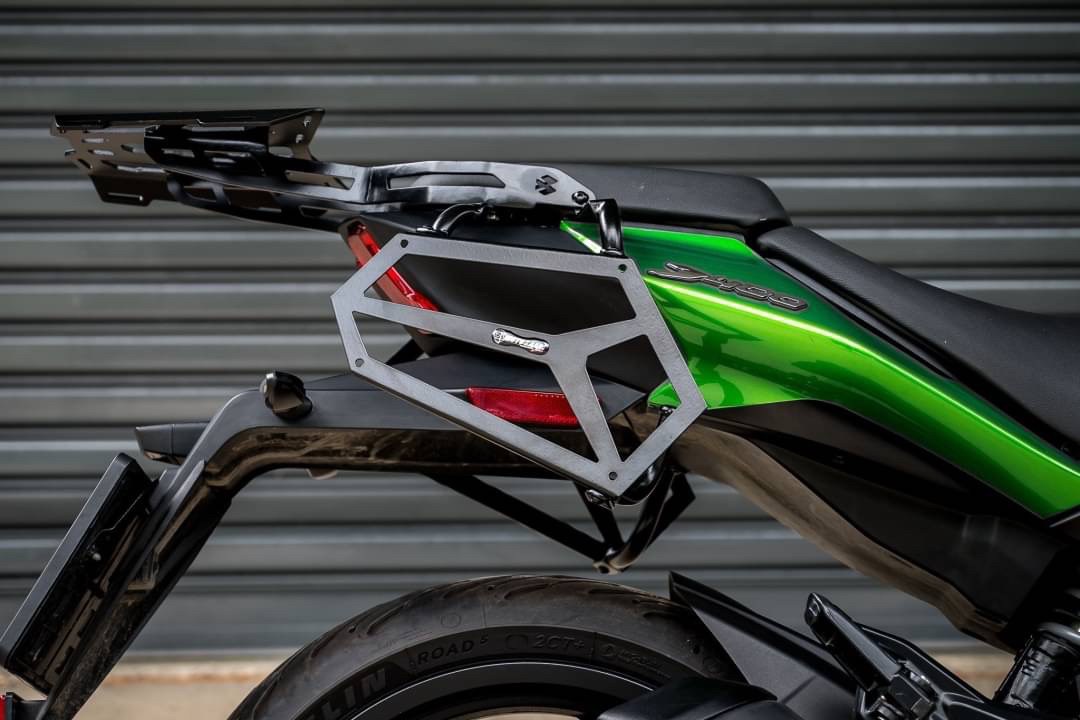 Bajaj Dominar400 1.ชิวหน้า 1700฿ 2.การ์ดครอบถังน้ำมัน ลายเคฟล่า 1700฿ 3.แคชบาร์ 2700฿ 4.แร็คท้าย 3100฿ 5.แร็คท้าย+แร็คกระเป๋า 4950฿