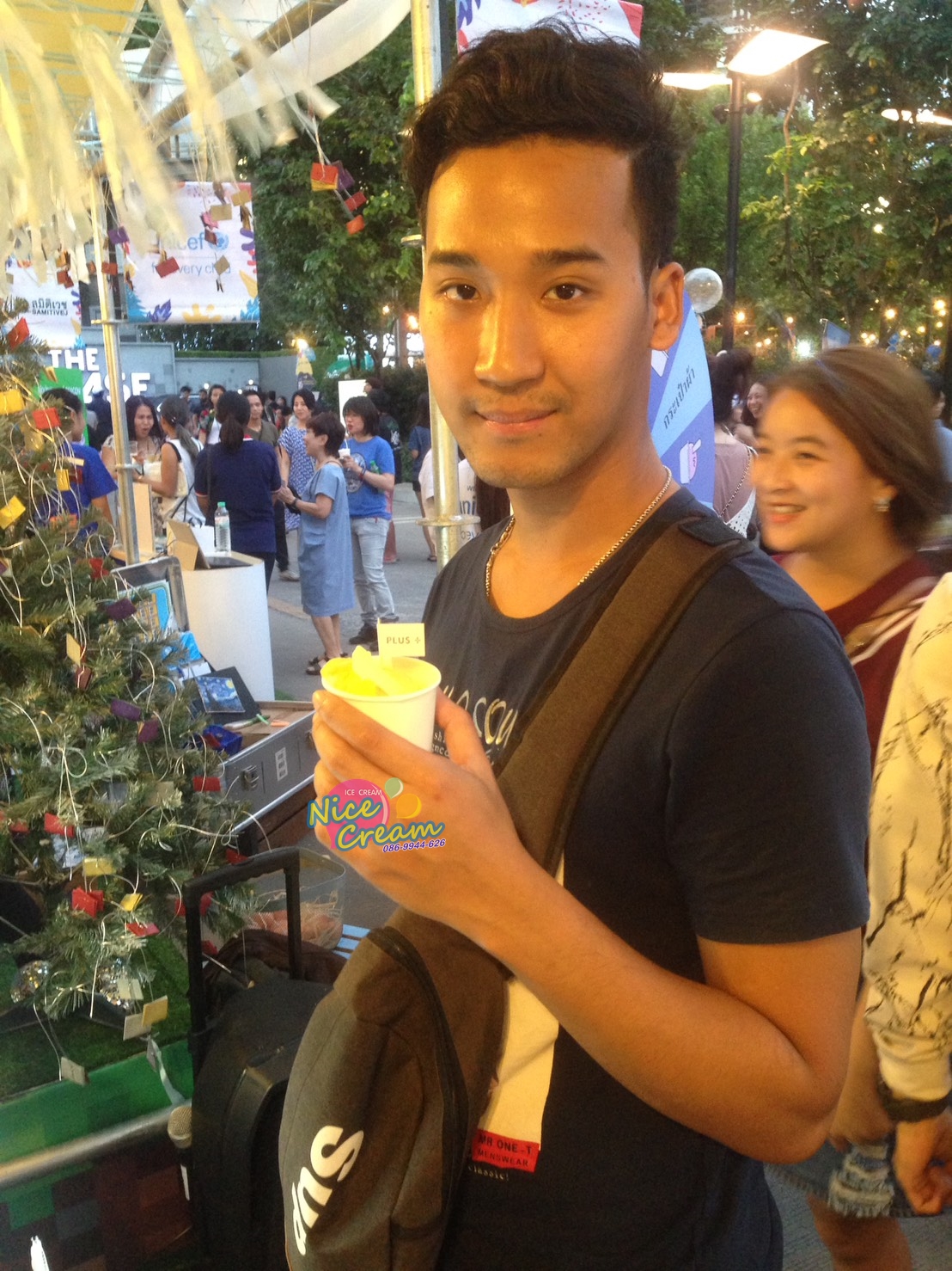 อกงานแจกไอศครีมในนาม บริษัท พลัส พร็อพเพอร์ตี้ จำกัด @ Habito mall วันที่ 16-17 ธ.ค. 2560 งาน Sansiri Market Fest