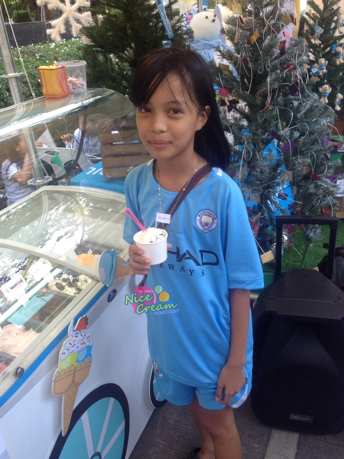 อกงานแจกไอศครีมในนาม บริษัท พลัส พร็อพเพอร์ตี้ จำกัด @ Habito mall วันที่ 16-17 ธ.ค. 2560 งาน Sansiri Market Fest