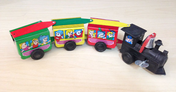 ของเล่นสังกะสี รถไฟไขลาน