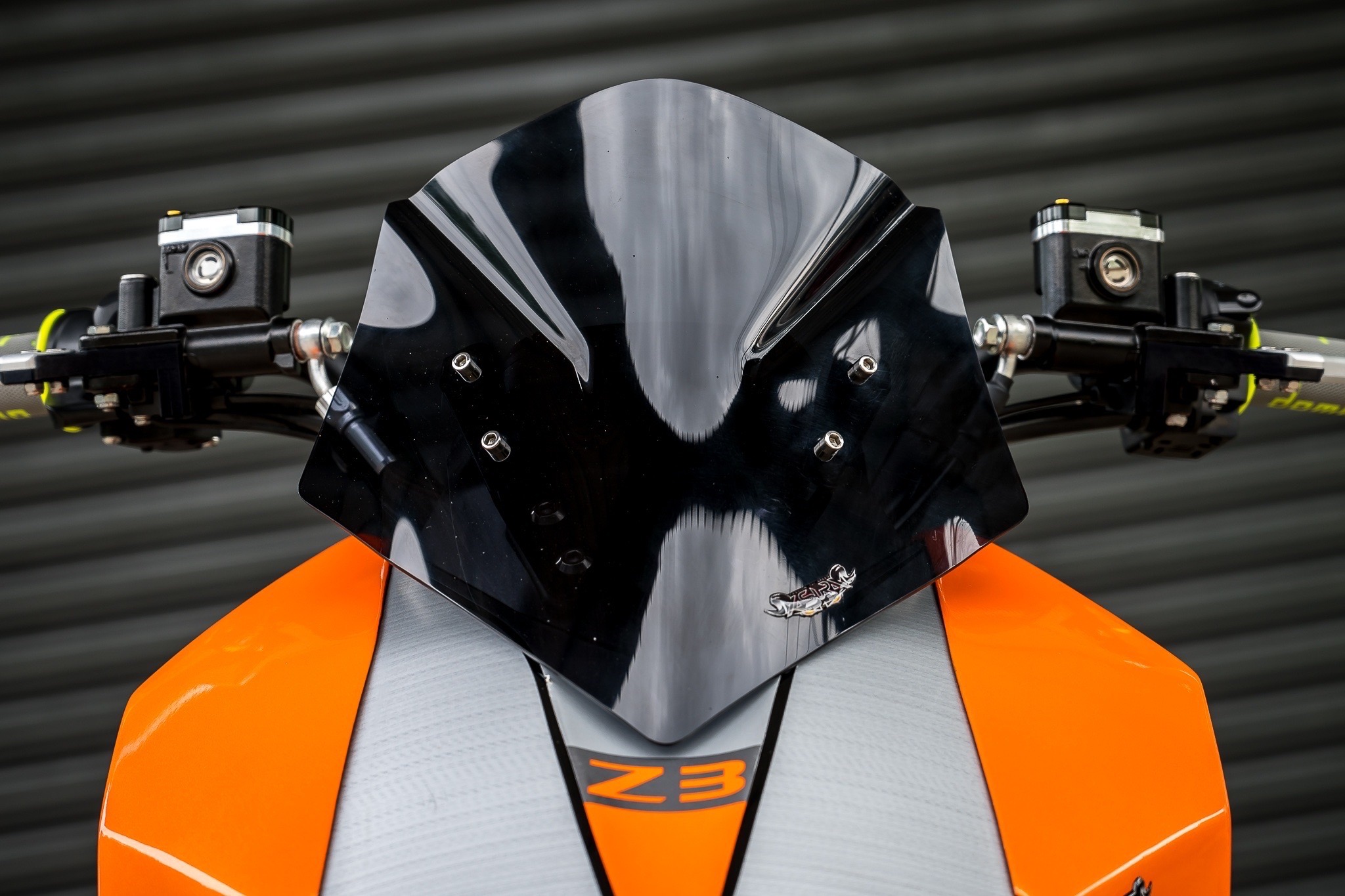 ชุดแต่งมอเตอร์ไซด์ไฟฟ้าAJ Z3 1.ชิวหน้า Windshield Z3 890฿ 2.ครอบ อกซ้าย/ขวา Front cover side fairing Z3 1700฿ 3.ครอบเฟรม Chassis cowl Z3 1350฿ 4.ครอบบังโคลนหน้า Front fender cover Z3 1400 5.ครอบแฟริ่งข้าง Under cover side fairing Z3 1400฿ 6.ครอบมือจับท้าย