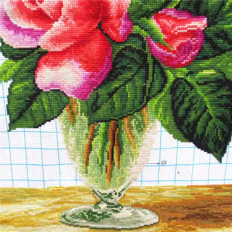 rose-1019 *พร้อมส่ง* ชุดปักครอสติช ลายแจกันช่อกุหลาบ (ไม่มีเดินเส้น ผ้า11CTพิมพ์ลาย ปัก 3 เส้นเล็ก) ขนาด 52*73 ซม.ผ้าครอสติช 11CTพิมพ์ลายปักบนผ้า ไหมคอตตอน 40 สี ผังลาย เข็ม