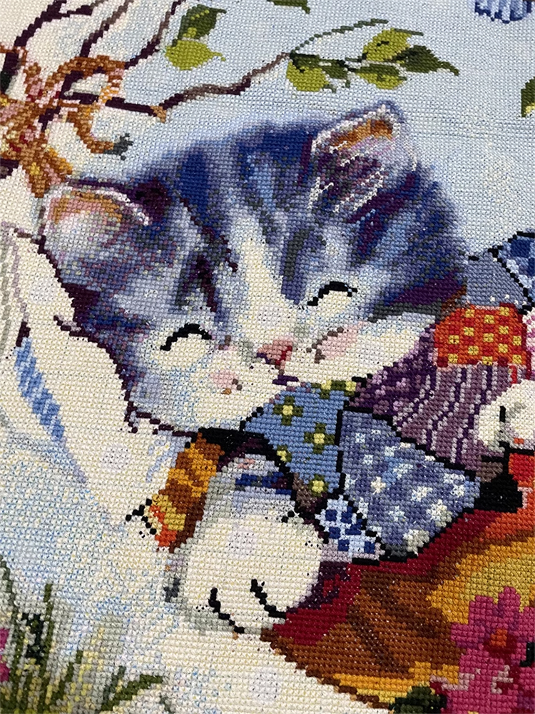 cat-1041 *พร้อมส่ง* ชุดปักครอสติช ลายแมวน้อยนอนเปล (ปักเต็มผืนผ้า ไม่มีเดินเส้น ปักครั้งละ 3 เส้นเล็ก) ขนาด 64*72 ซม.ผ้าครอสติช 11CTพิมพ์ลายปักบนผ้า ไหมคอตตอน 45 สี ผังลาย เข็ม