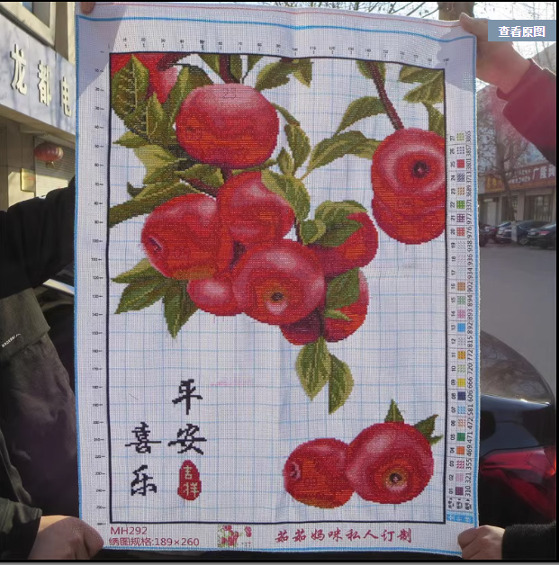 fruit-1006 *พร้อมส่ง* ชุดปักครอสติช ลายช่อแอปเปิ้ล (ไม่มีเดินเส้น ผ้า11CTพิมพ์ลาย ปัก 3 เส้นเล็ก) ขนาด 40*50 ซม.ผ้าครอสติช 11CTพิมพ์ลายปักบนผ้า ไหมคอตตอน 25 สี ผังลาย เข็ม