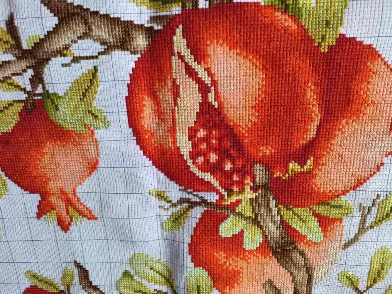 fruit-1106 *สินค้าหมด* ชุดปักครอสติช ลายช่อทับทิม (ไม่มีเดินเส้น ผ้า 9CTพิมพ์ลาย ปัก 4 เส้นเล็ก) ขนาด 63*85 ซม.ผ้าครอสติช 9CTพิมพ์ลายปักบนผ้า ไหมคอตตอน 29 สี ผังลาย เข็ม