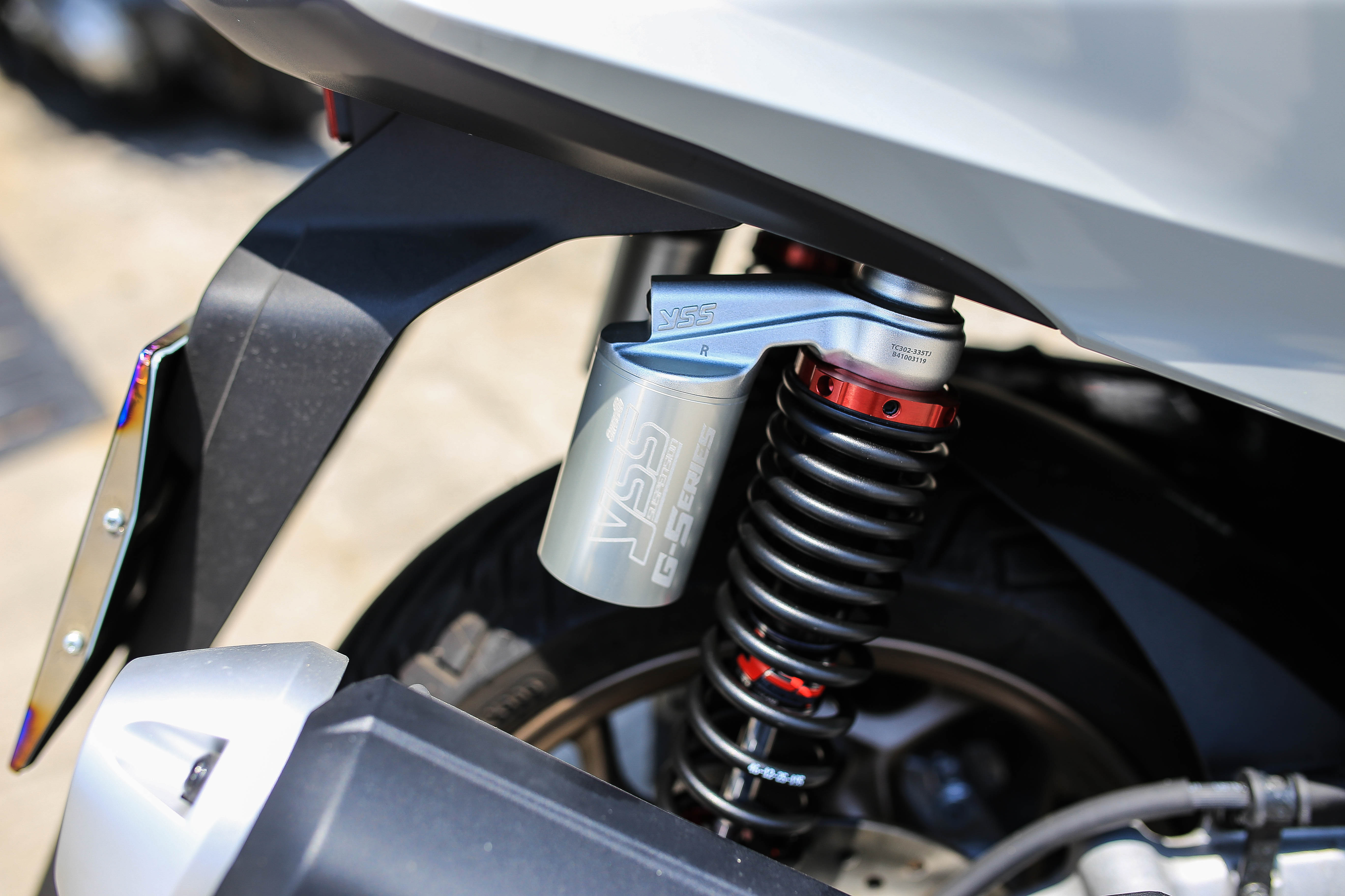 โช็ค YSS G-SPORT โหลด 335mm สปริงดำดำกระบอกดำ ราคา7900