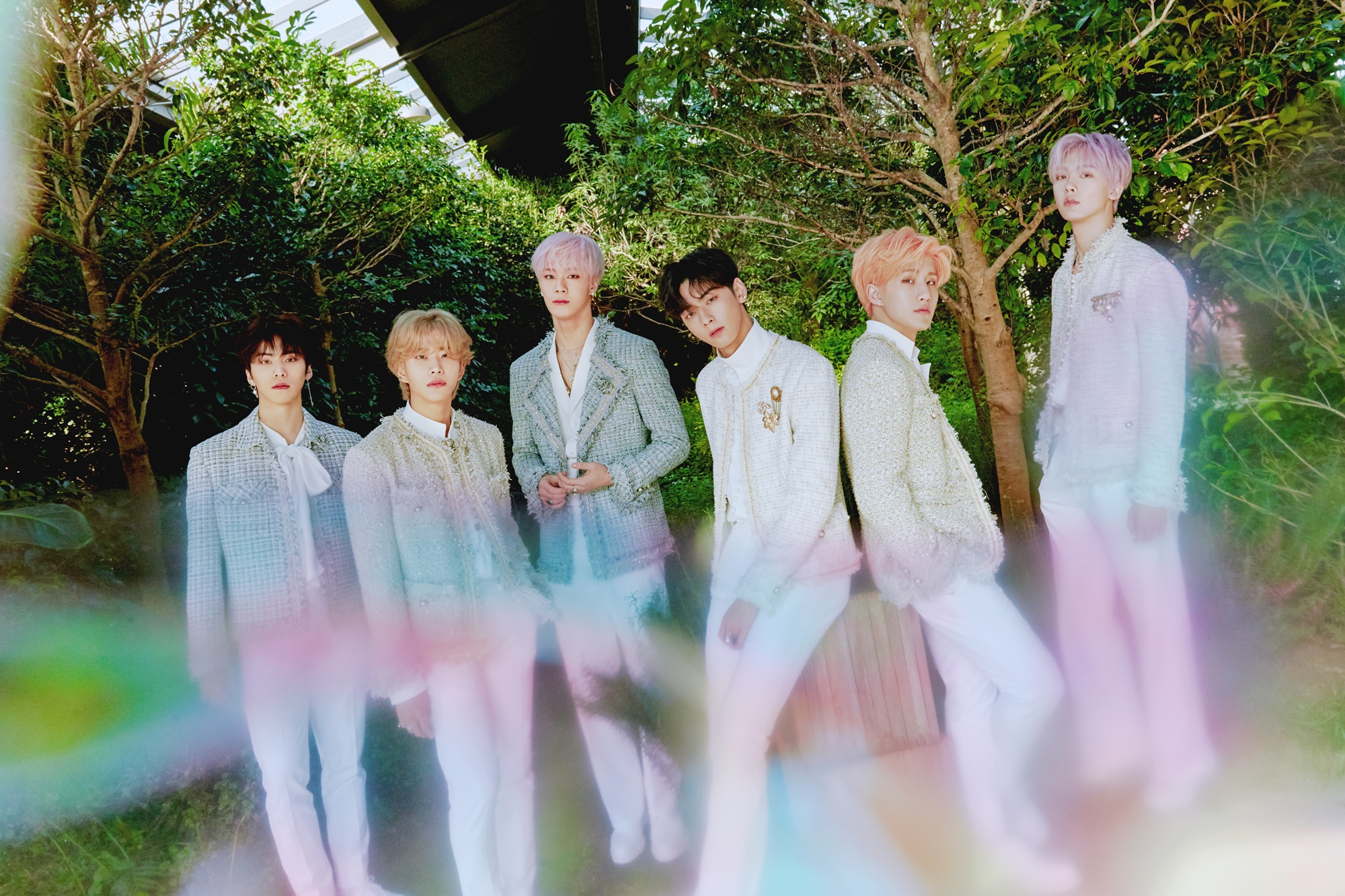 [PRE-ORDER] {อัลบั้มไซน์ทั้งวง} ASTRO - 1st Album "ALL LIGHT"