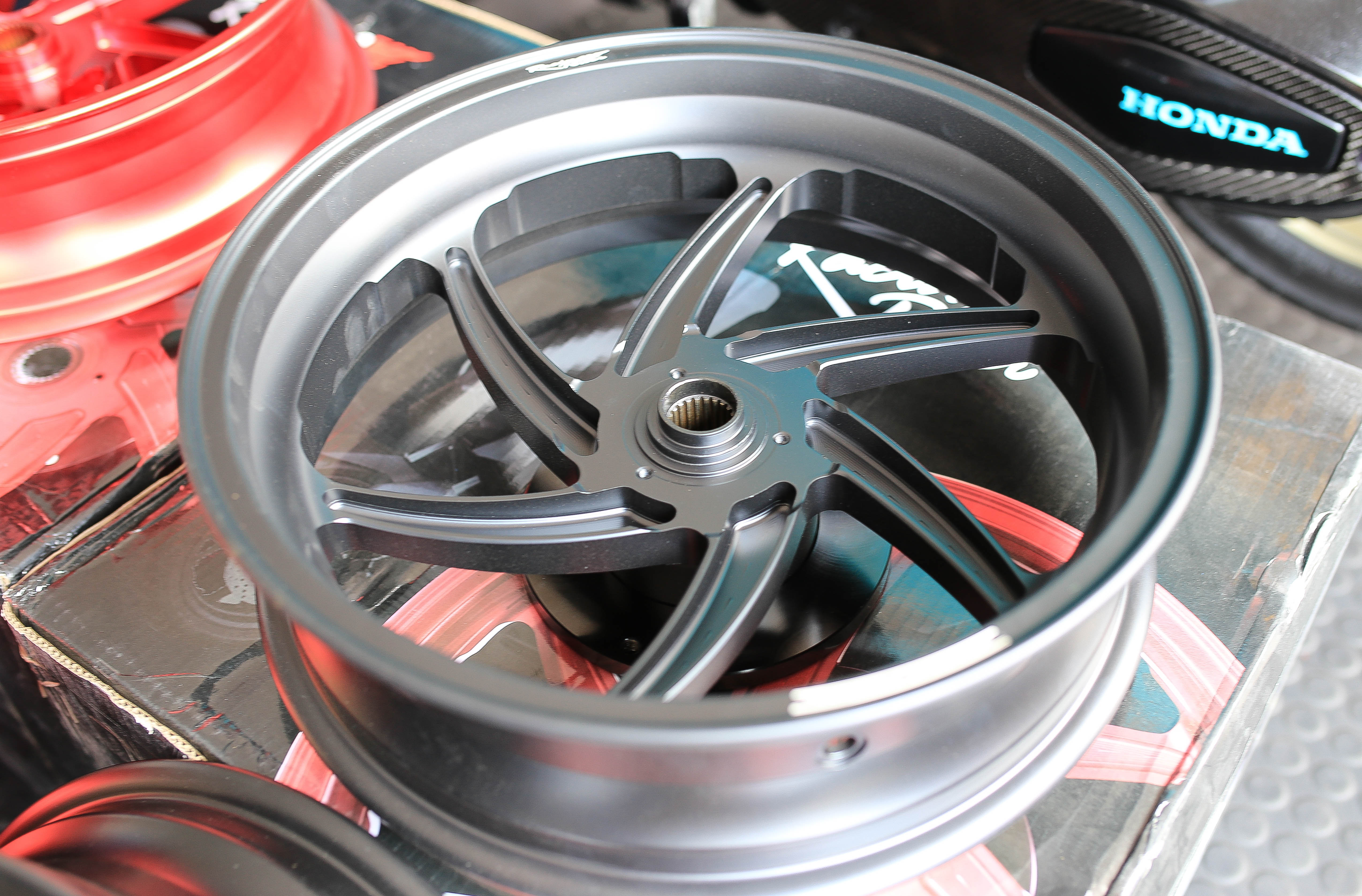ล้อแต่ง RACINGPOWER FORZA 350 /ADV 350 /XMAX 300 2017-23 (สีด้าน) มี 4 สี 9,500-9,900฿