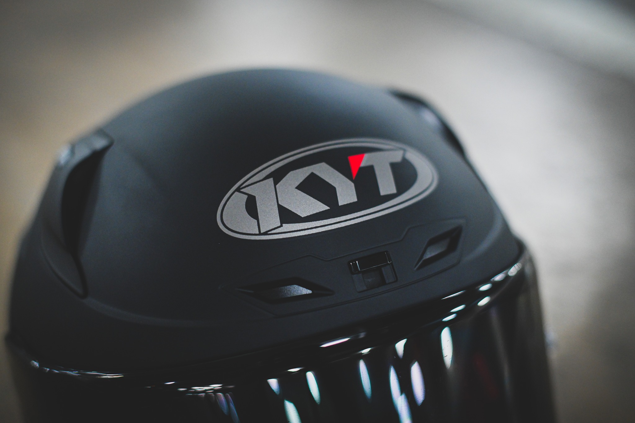 หมวกกันน็อคKYT STRIKER สี PLAIN MATT BLACK (ดำด้าน)