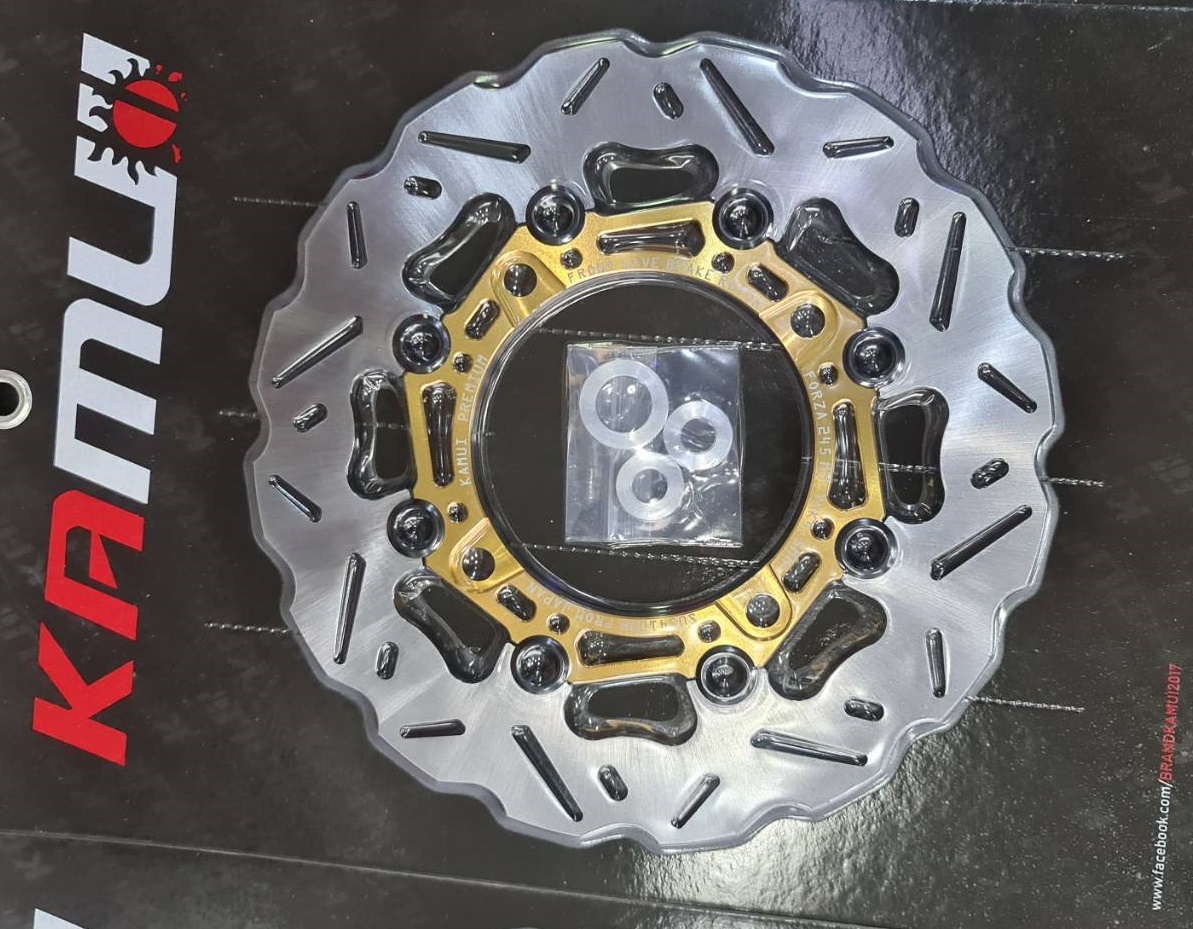 จานดิสเบรคหน้าและจานดิสเบรคหลัง Kamuii All new Forza 300/350 จานดิสเบรคหน้า 300 mm Kamuii : 3500.- จานดิสเบรคหลัง 245 mm Kamuii : 3200.-