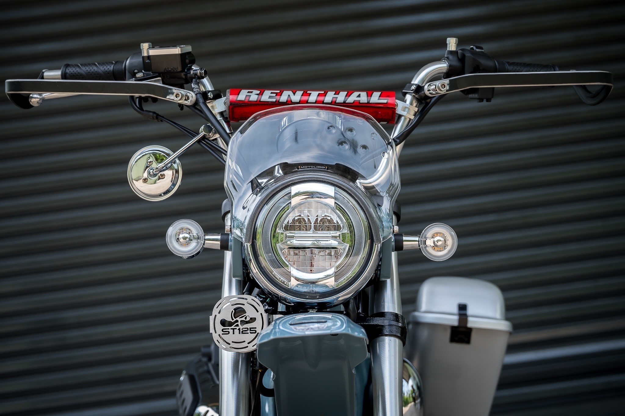 ชิวหน้าใส MotolordD Dax125 ราคา 1,300฿