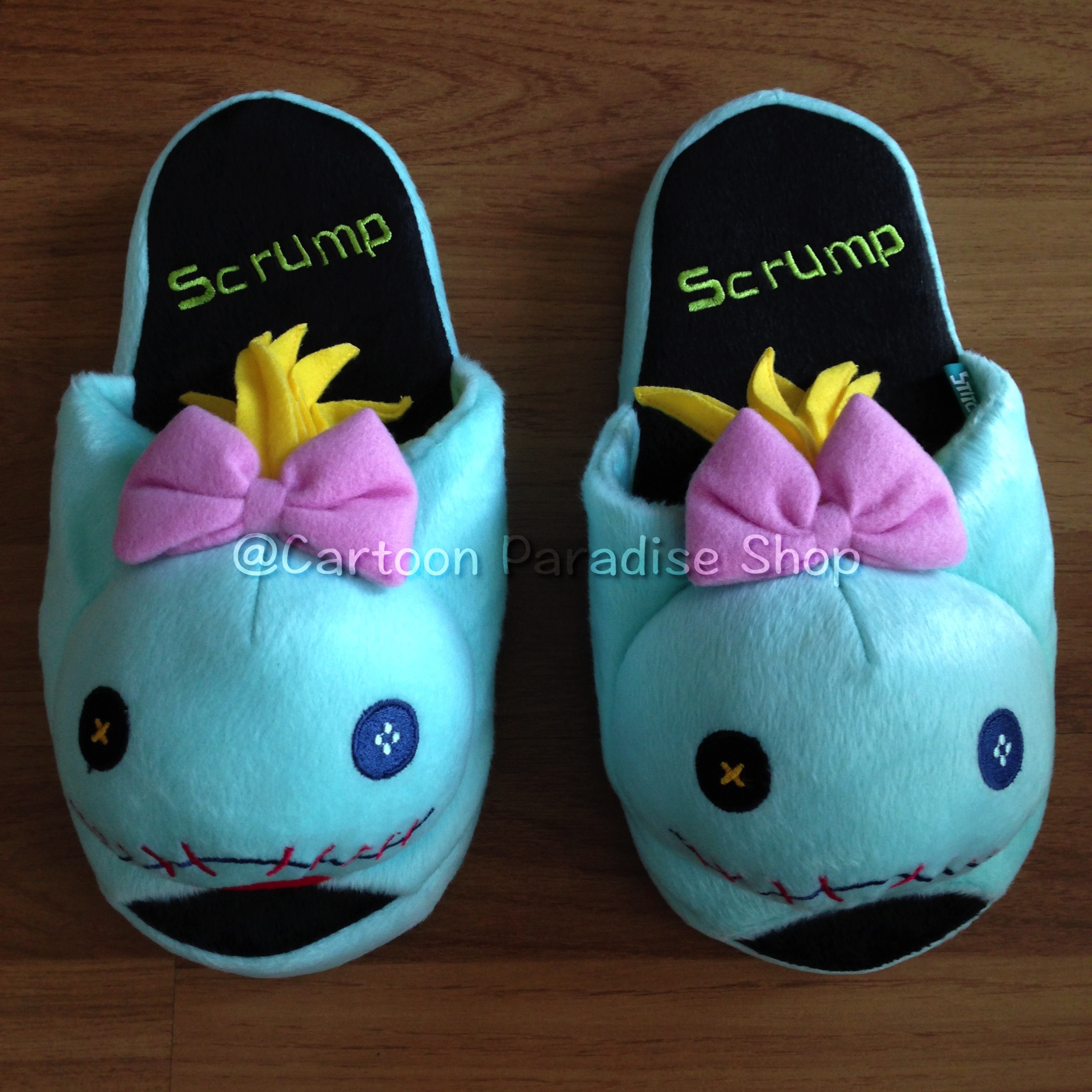 Disney รองเท้าใส่ในบ้าน ดิสนีย์ ลีโล่ แอนด์ สติทช์ สครัมพ์ ลิขสิทธิ์แท้ Disney Lilo & Stitch Scrump Slipper Shoes Sandal Green Free Size