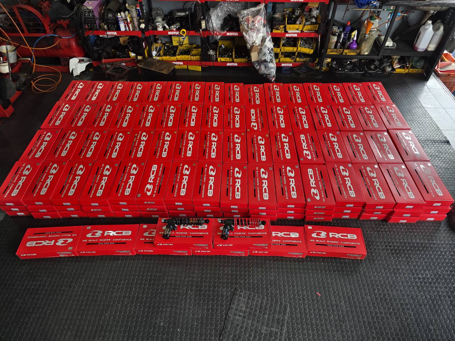 โช๊ค𝐑𝐂𝐁 𝐓𝐀𝐑𝐌𝐀𝐗 𝐍𝐄𝐖!GIORNO+ (อยากให้รถของคุณขับขี่นุ่มนวล ยึดเกาะถนนดีเยี่ยม ห้ามพลาด!) จากแบรนด์ 𝐑𝐂𝐁 ที่พร้อมที่จะดูแลคุณ ✅มาพร้