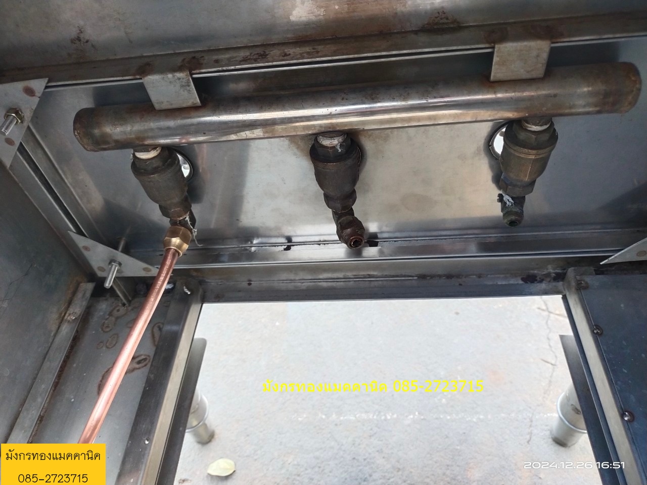 เตาซุปทรงเตี้ย มีปีกหลัง วัสดุสแตนเลส 304 อย่างหนา ขนาด 50x80x55 ซม. ปีกสูง 105 ซม. วาล์ว Kitz 3 หัว ขาปรับระดับได้