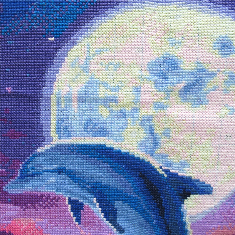 pla-1139 *สินค้าหมด* ชุดปักครอสติช ลายฝูงปลาโลมาใต้เงาจันทร์ (ปักเต็มผืนผ้า ไม่มีเดินเส้น ผ้า11CTพิมพ์ลาย มีประกาย ปัก 3 เส้นเล็ก) ขนาด 50*65 ซม.ผ้าครอสติช 11CTพิมพ์ลายปักบนผ้า ไหมคอตตอน 28 สี ผังลาย เข็ม