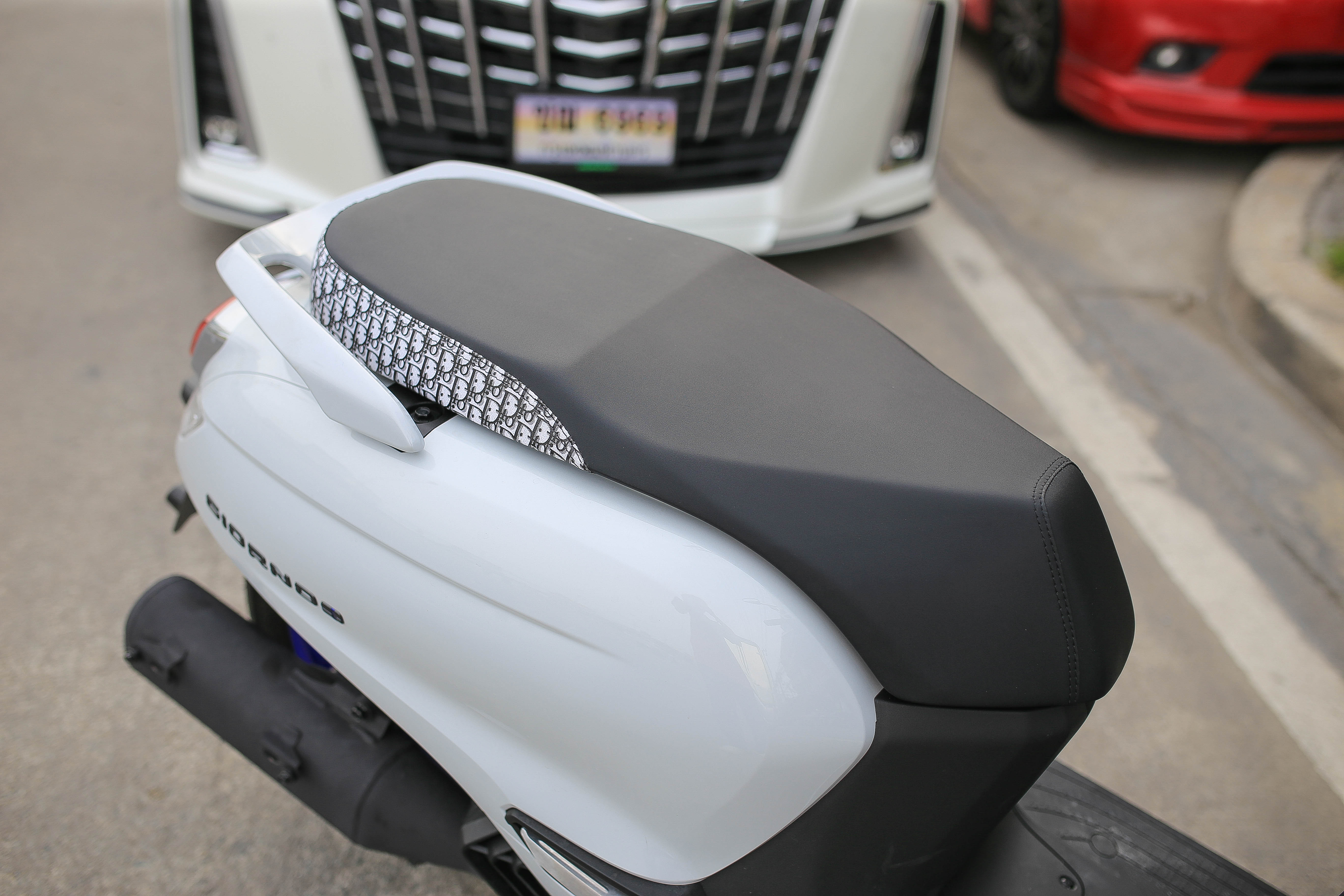 เบาะ Honda Giorno+ โครงเทียมตรงรุ่นเบาะ2ตอน หน่อยวัดด่าน มีหลายสี ราคาขายขาด1000